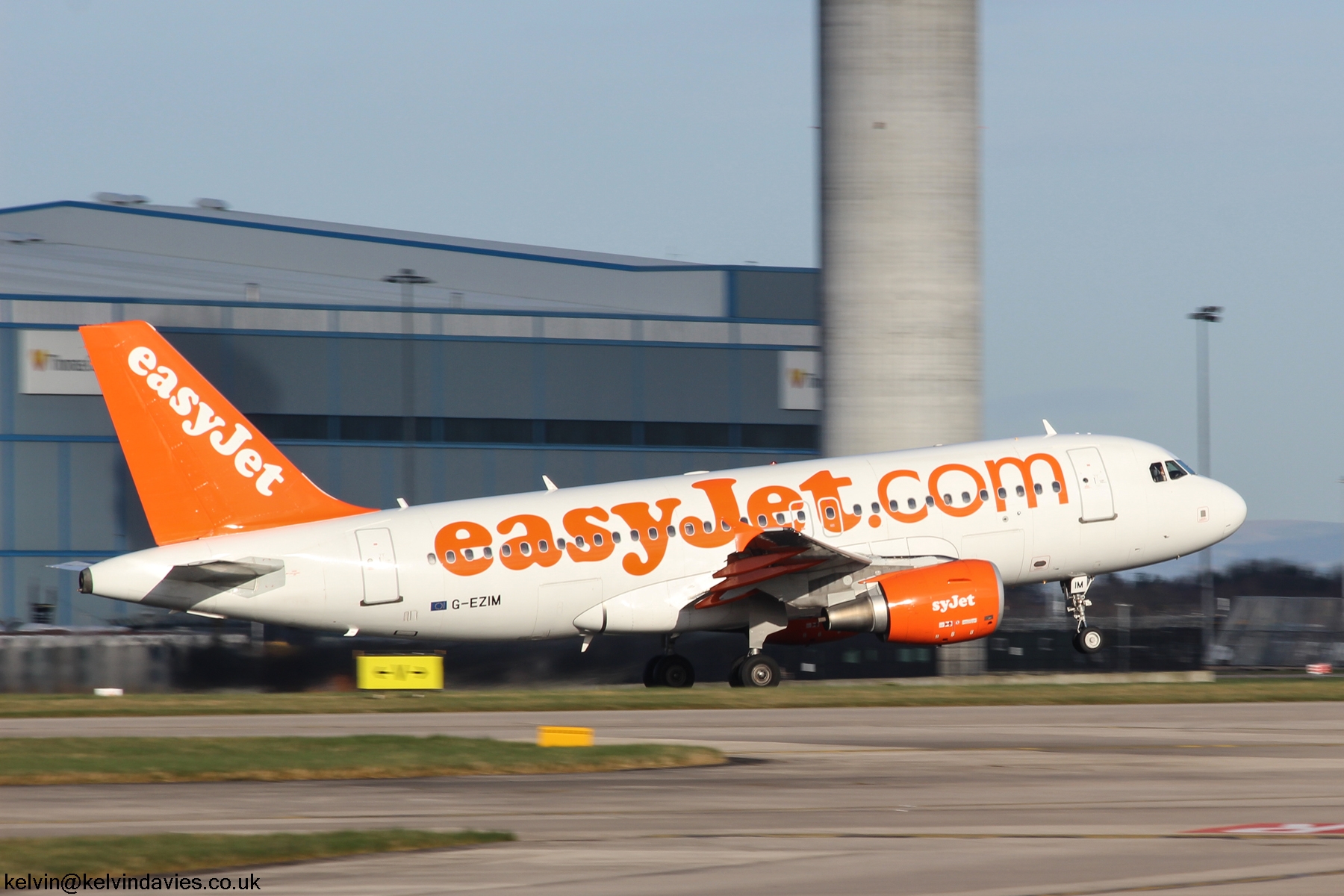easyJet A319 G-EZIM