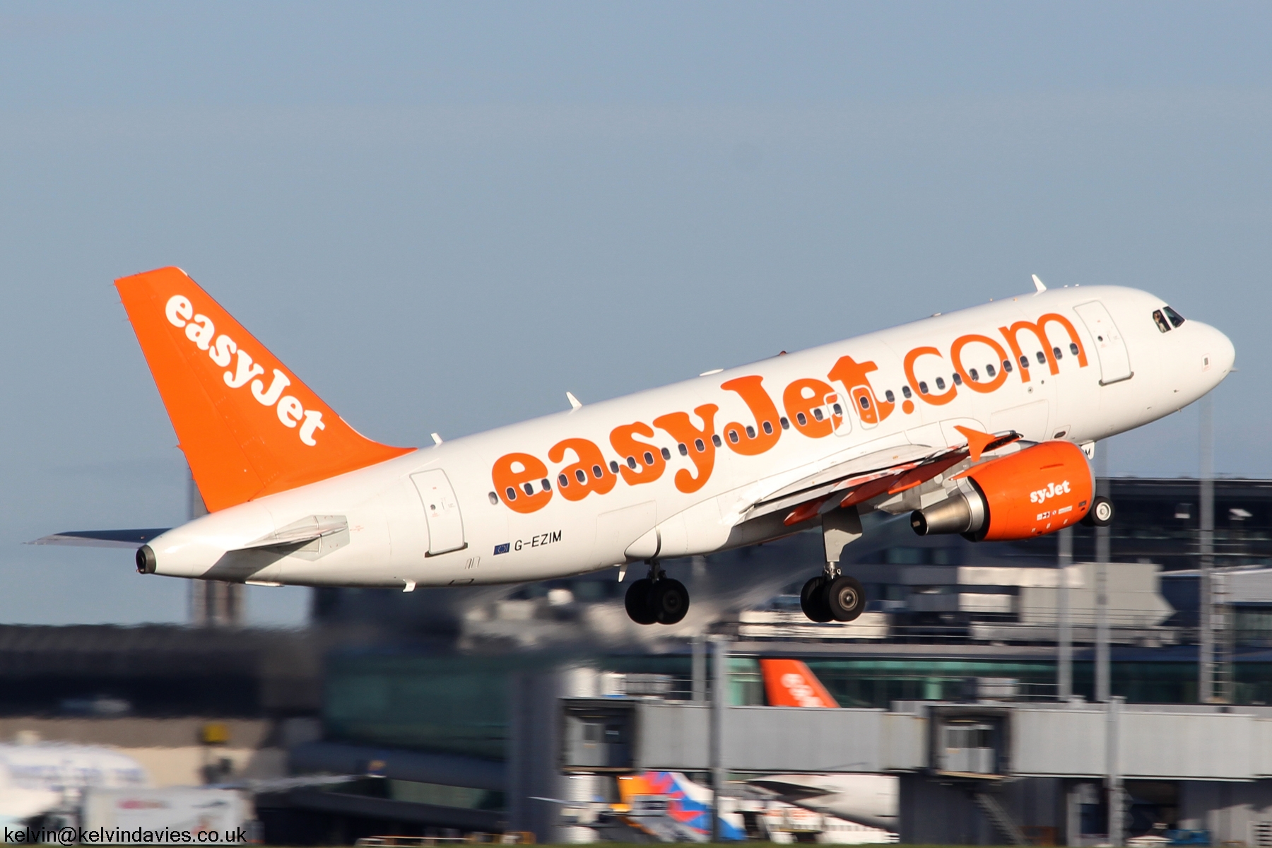 easyJet A319 G-EZIM