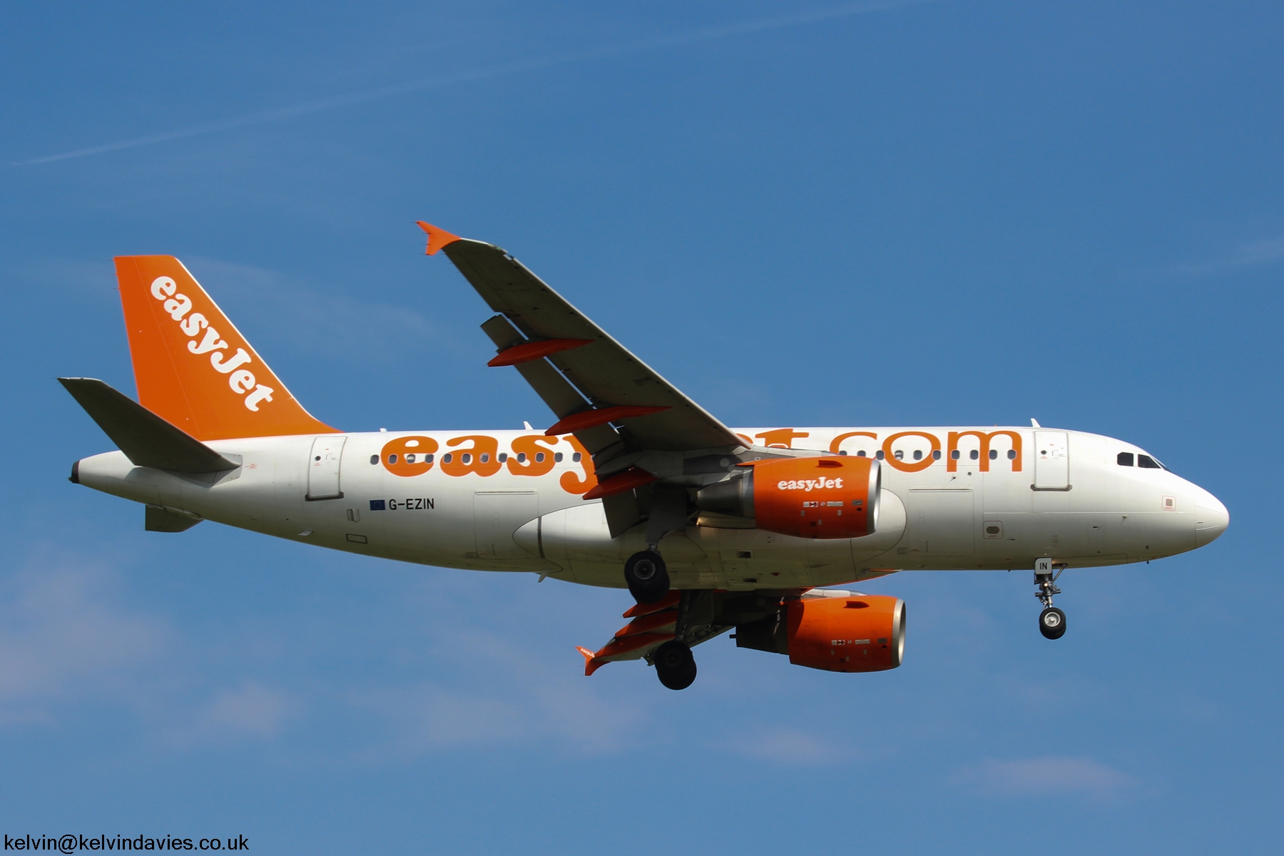 easyJet A319 G-EZIN