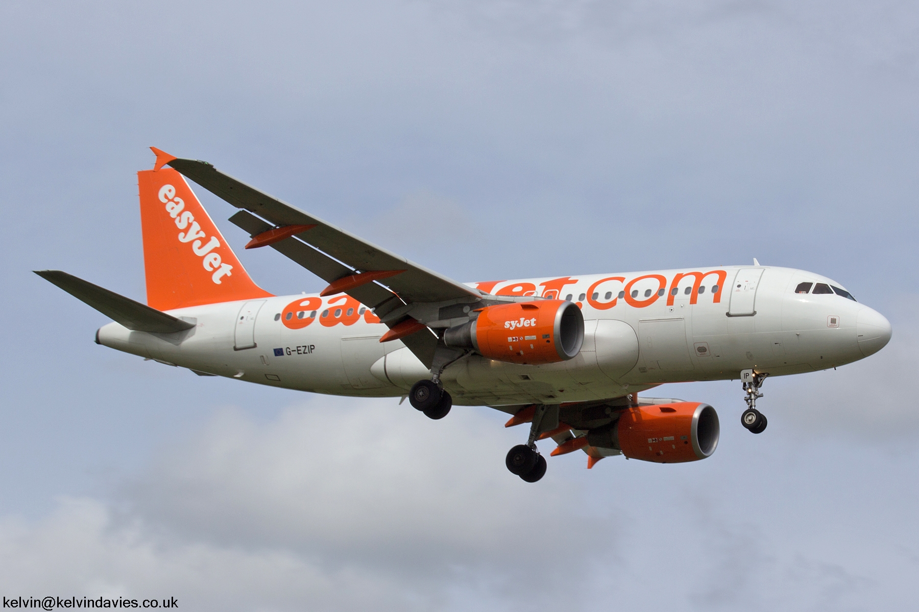 EasyJet A319 G-EZIP