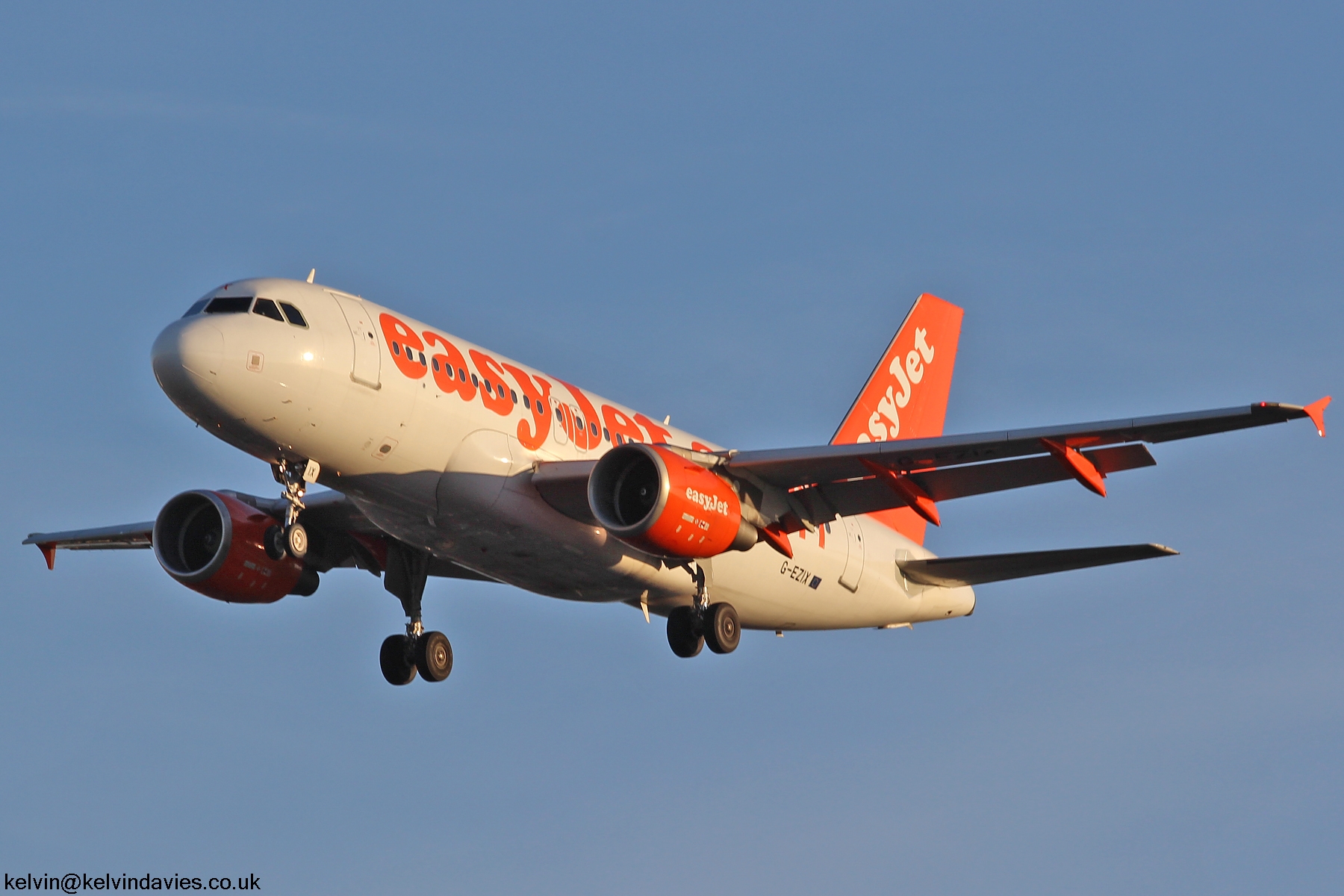 easyJet A319 G-EZIX