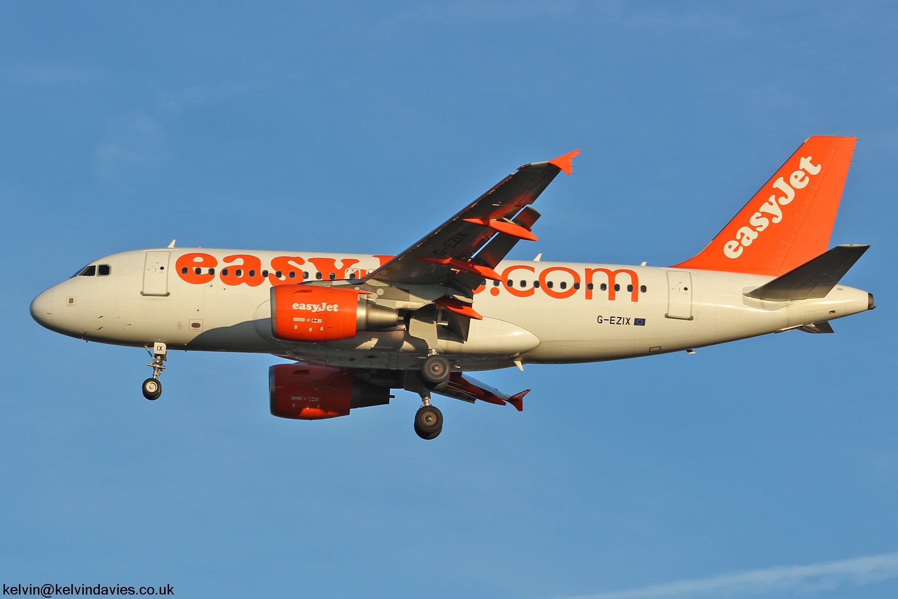 easyJet A319 G-EZIX