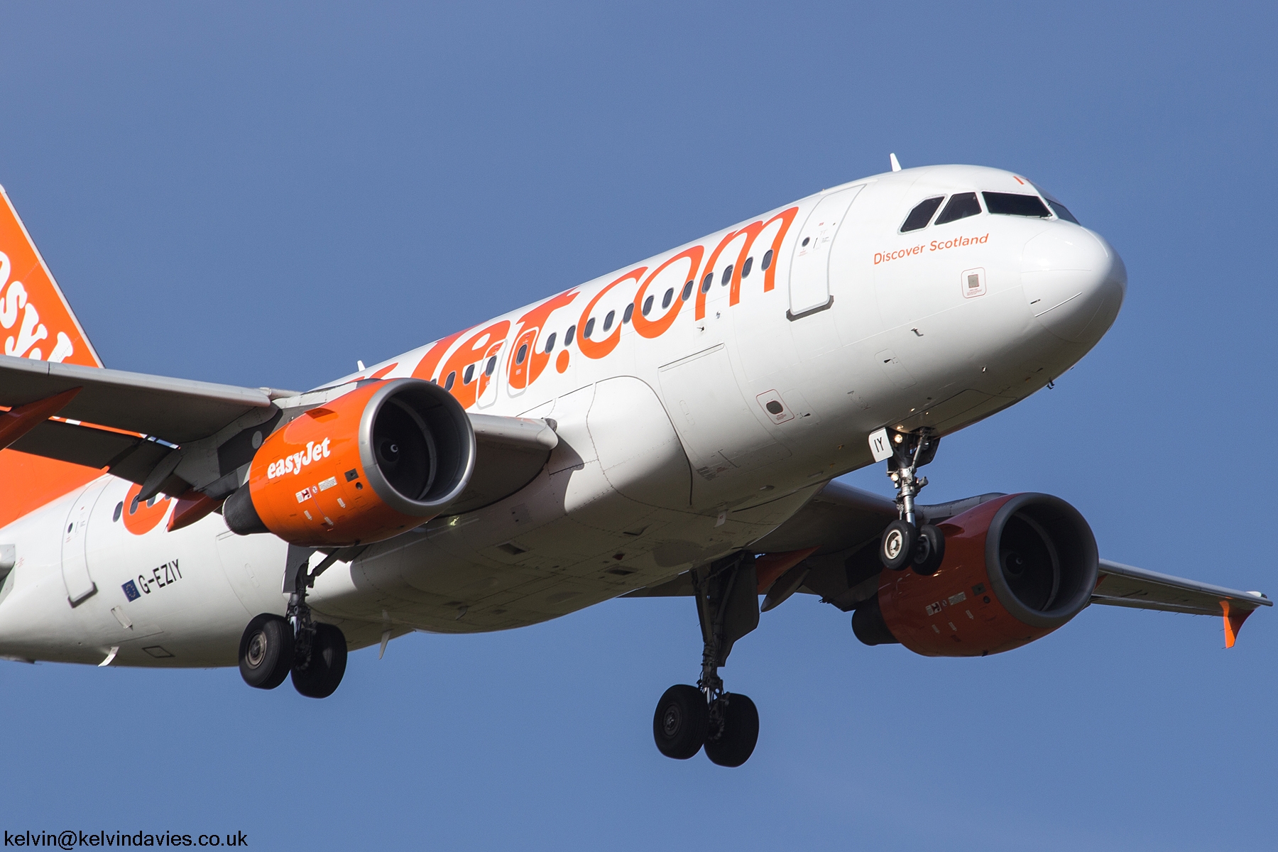 easyJet A319 G-EZIY