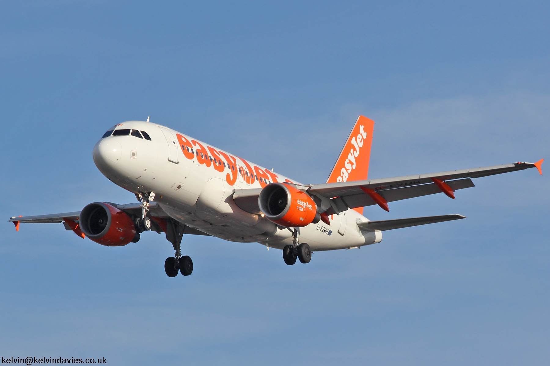easyJet A319 G-EZMH