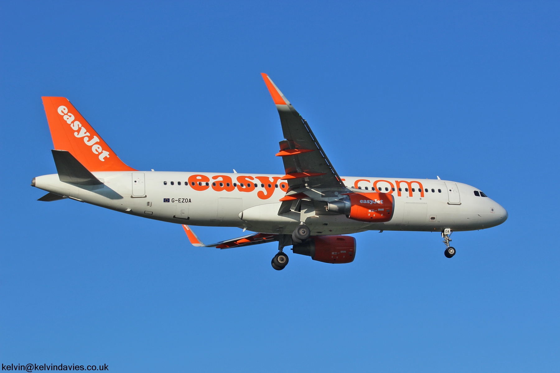 EasyJet A320 G-EZOA
