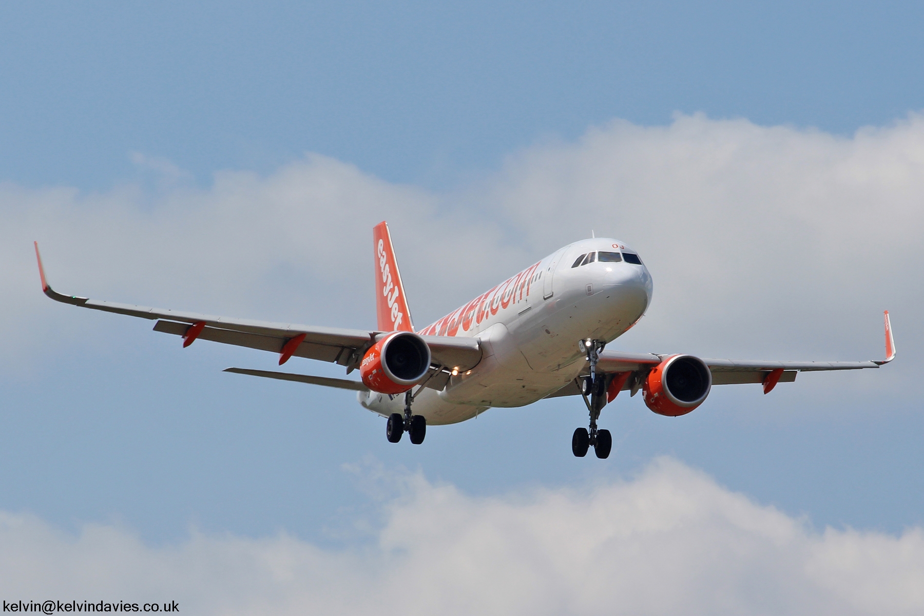 Easyjet A320 G-EZOJ