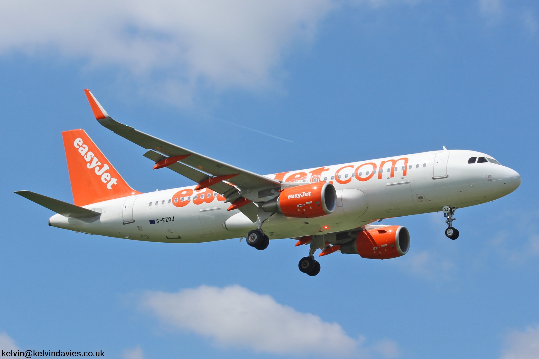 Easyjet A320 G-EZOJ