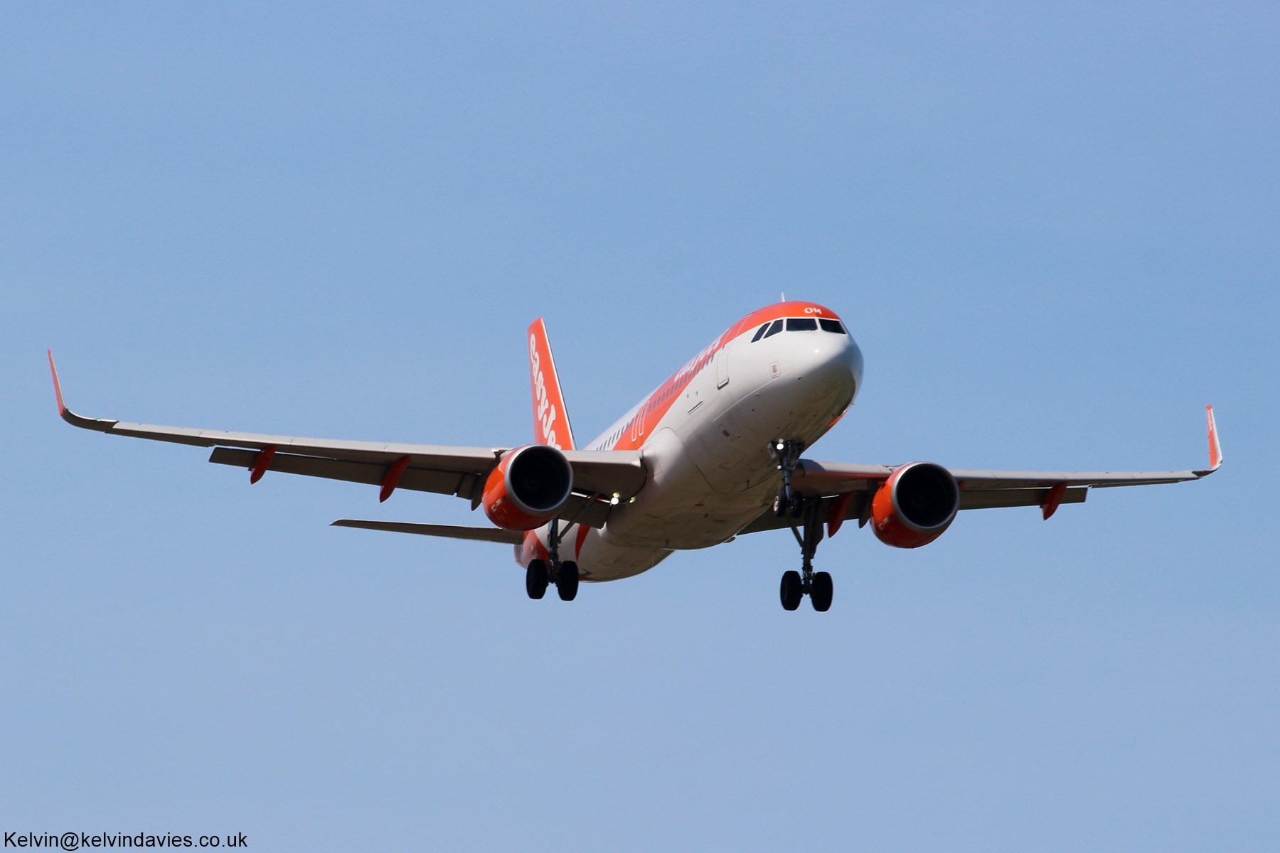 easyJet A320 G-EZOM
