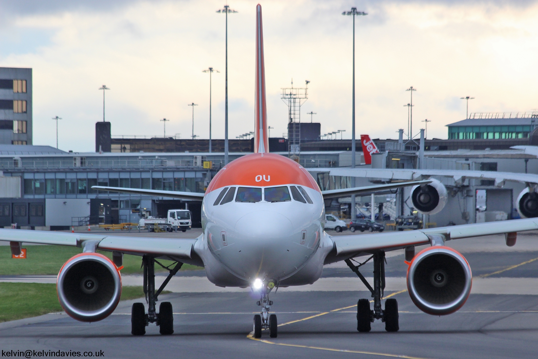 easyJet A320 G-EZOU