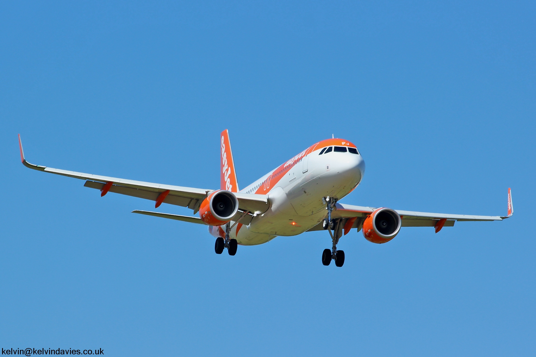 Easyjet A320 G-EZPJ