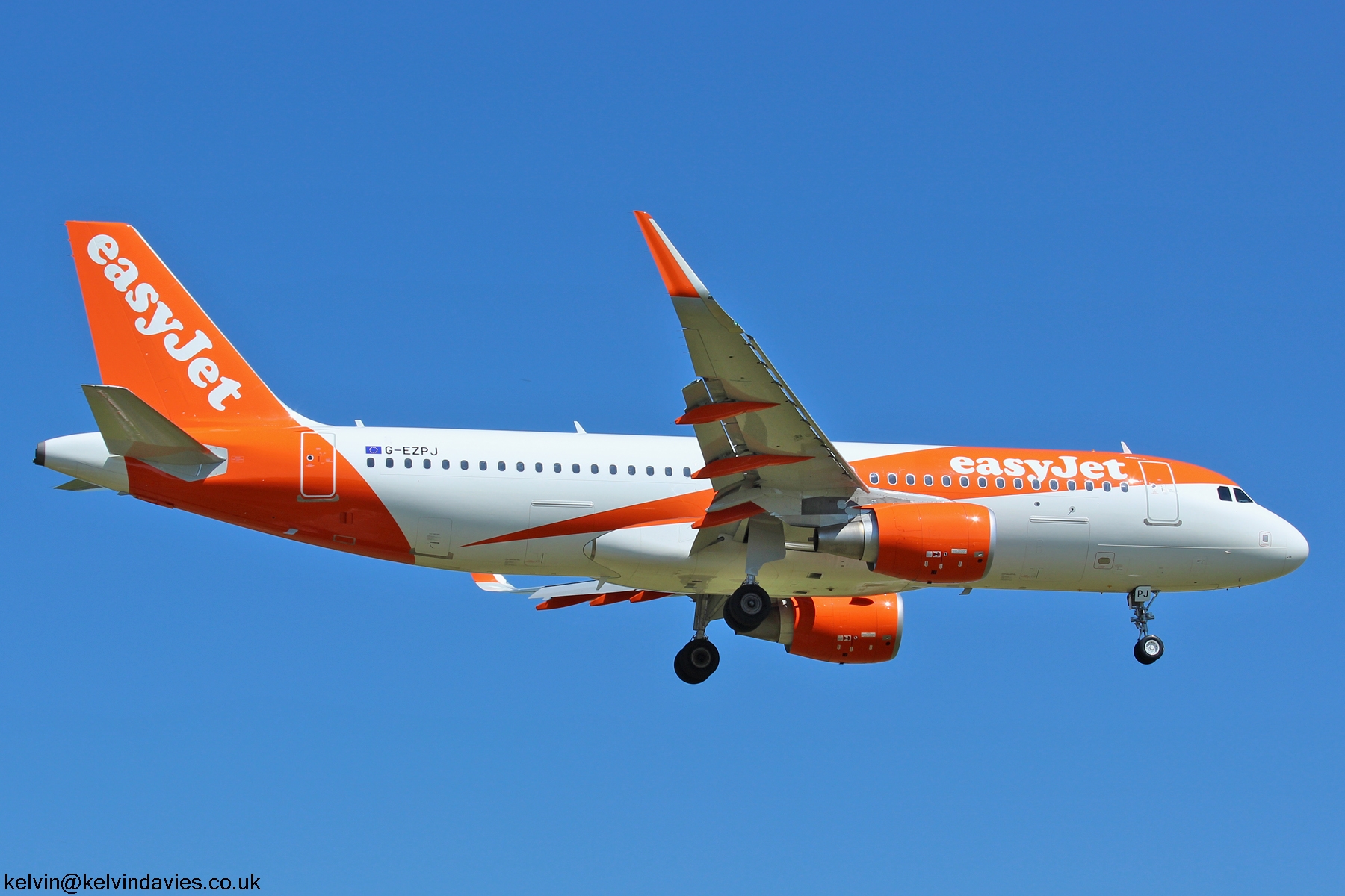 Easyjet A320 G-EZPJ