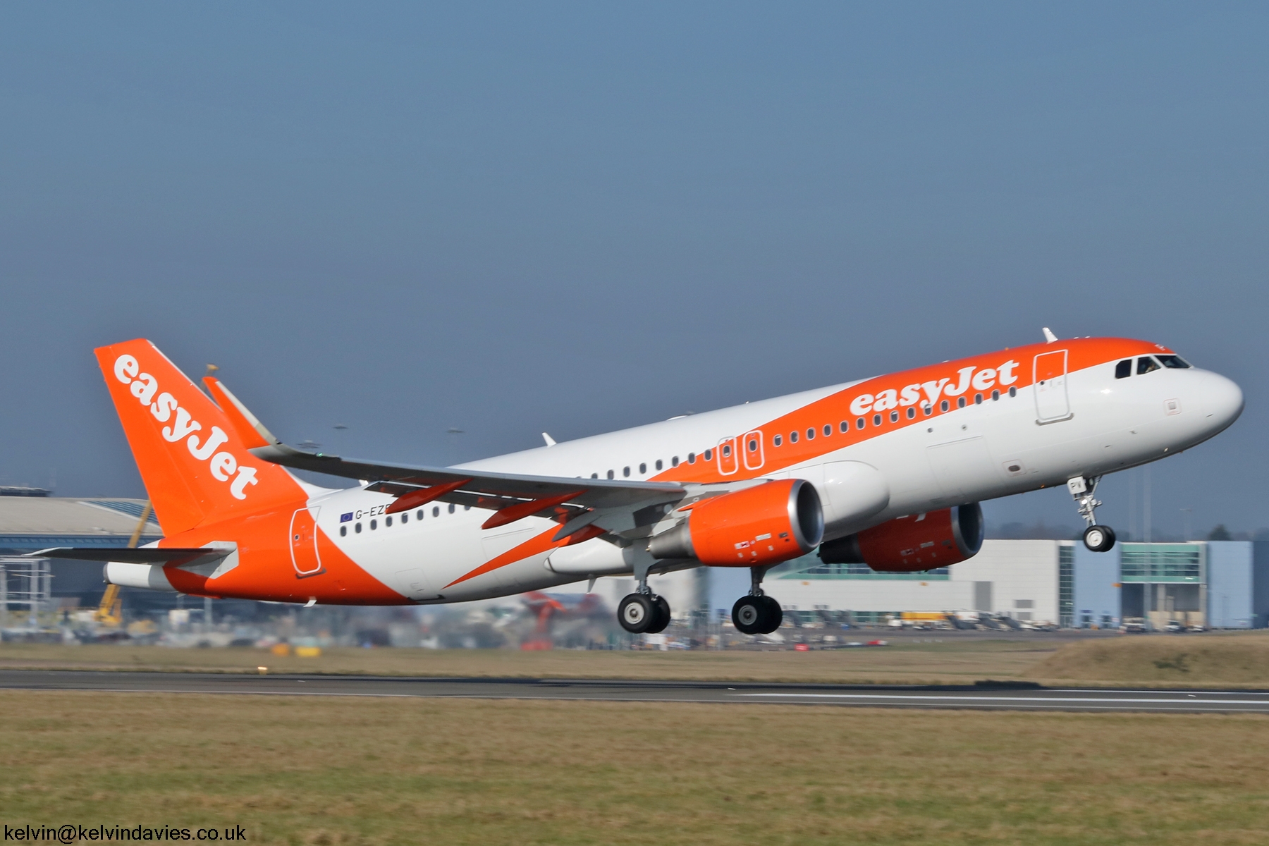 Easyjet A320 G-EZPV