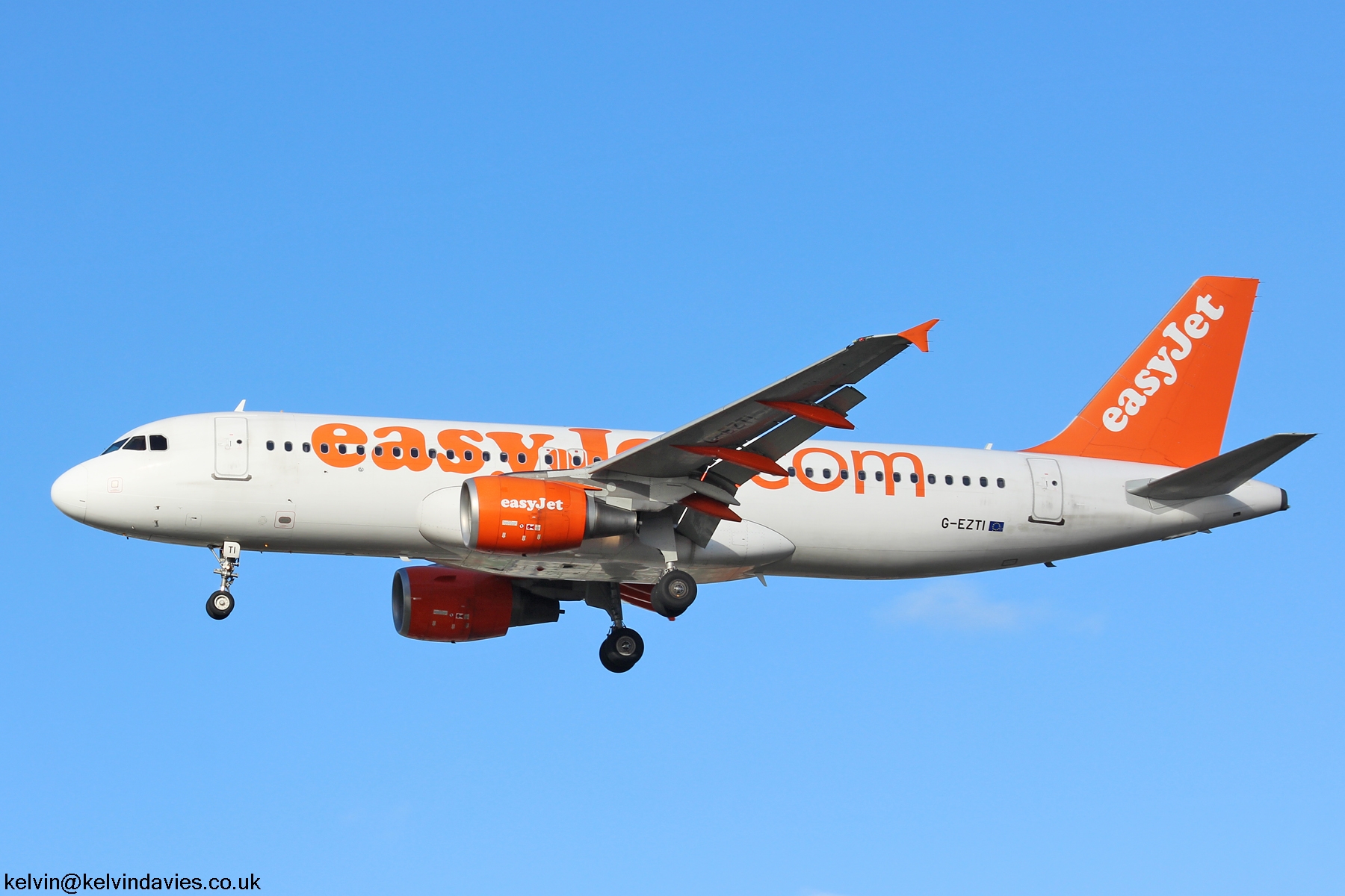 Easyjet A320 G-EZTI