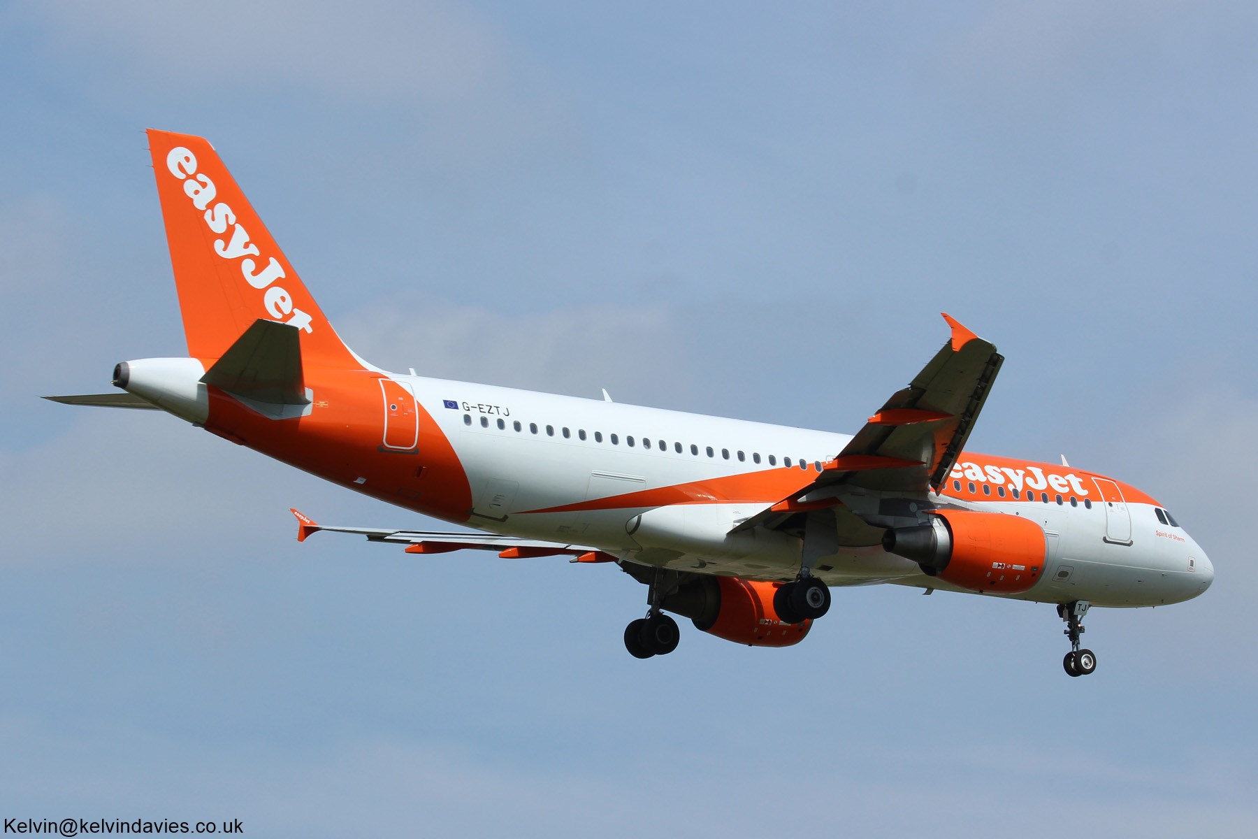 easyJet UK A320 G-EZTJ