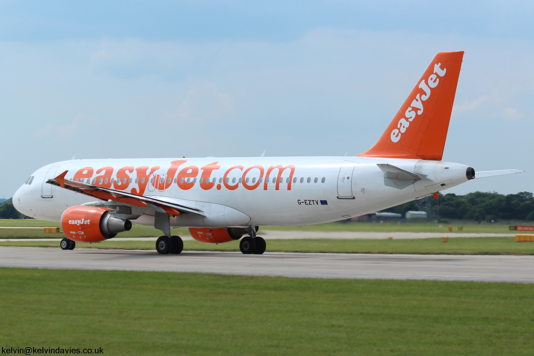 Easyjet A320 G-EZTV