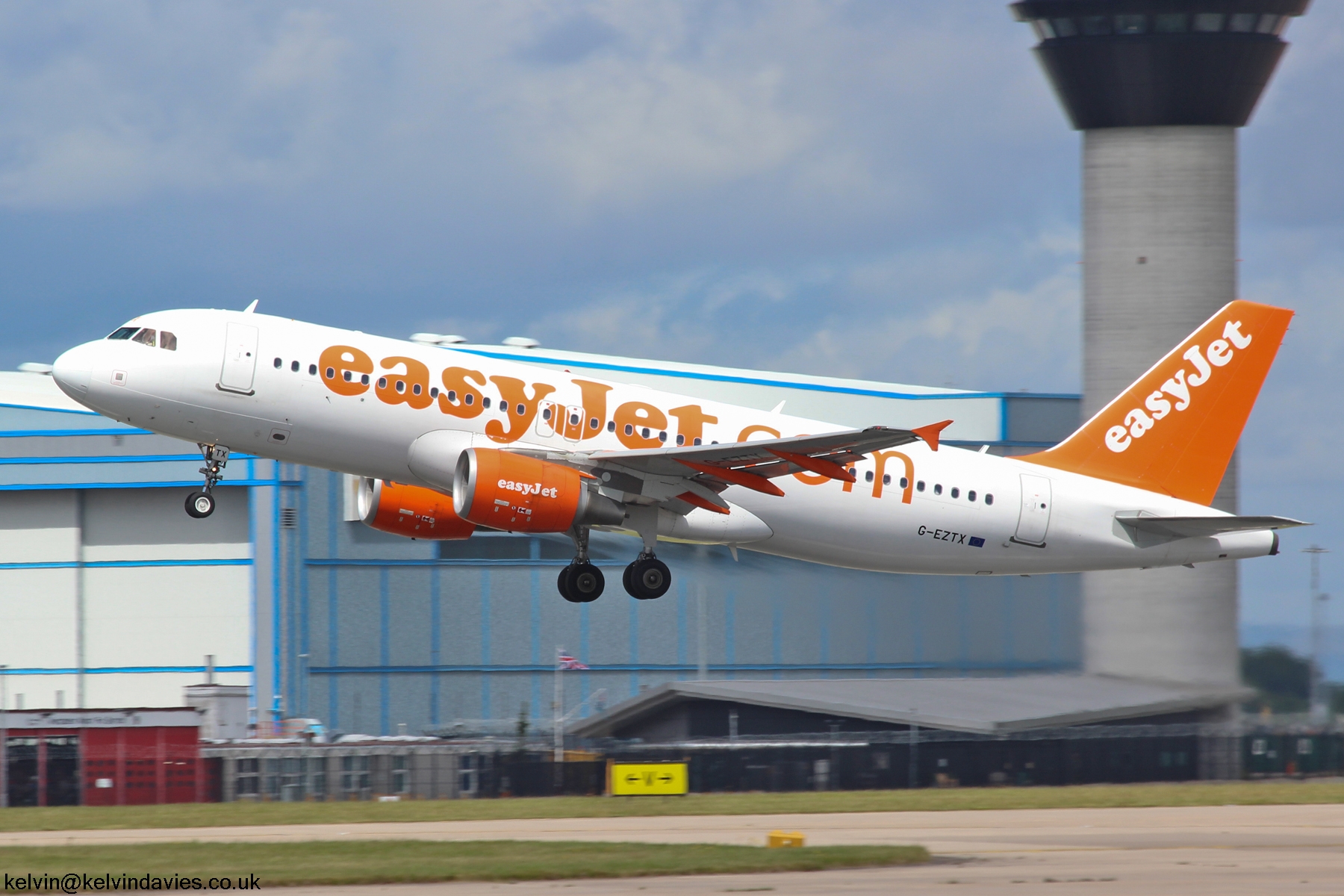 Easyjet A320 G-EZTX
