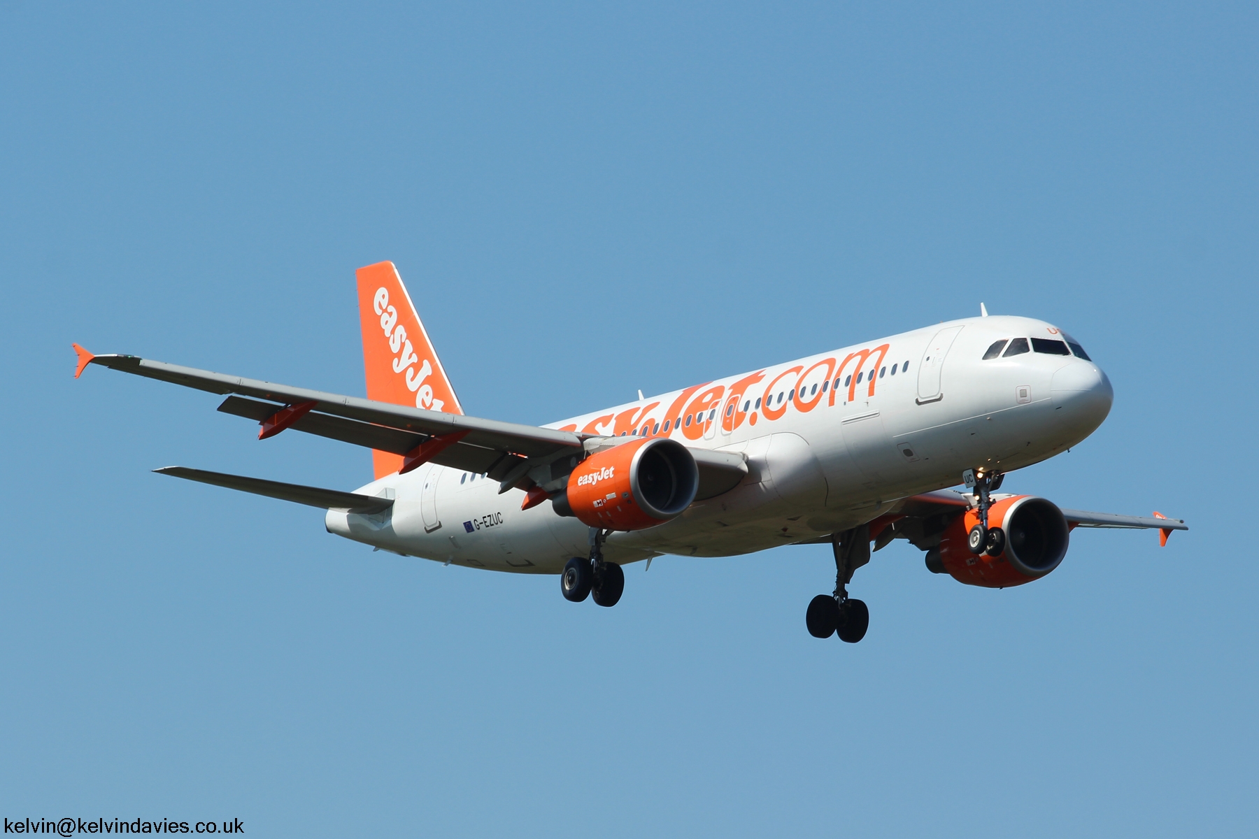 easyJet A320 G-EZUC