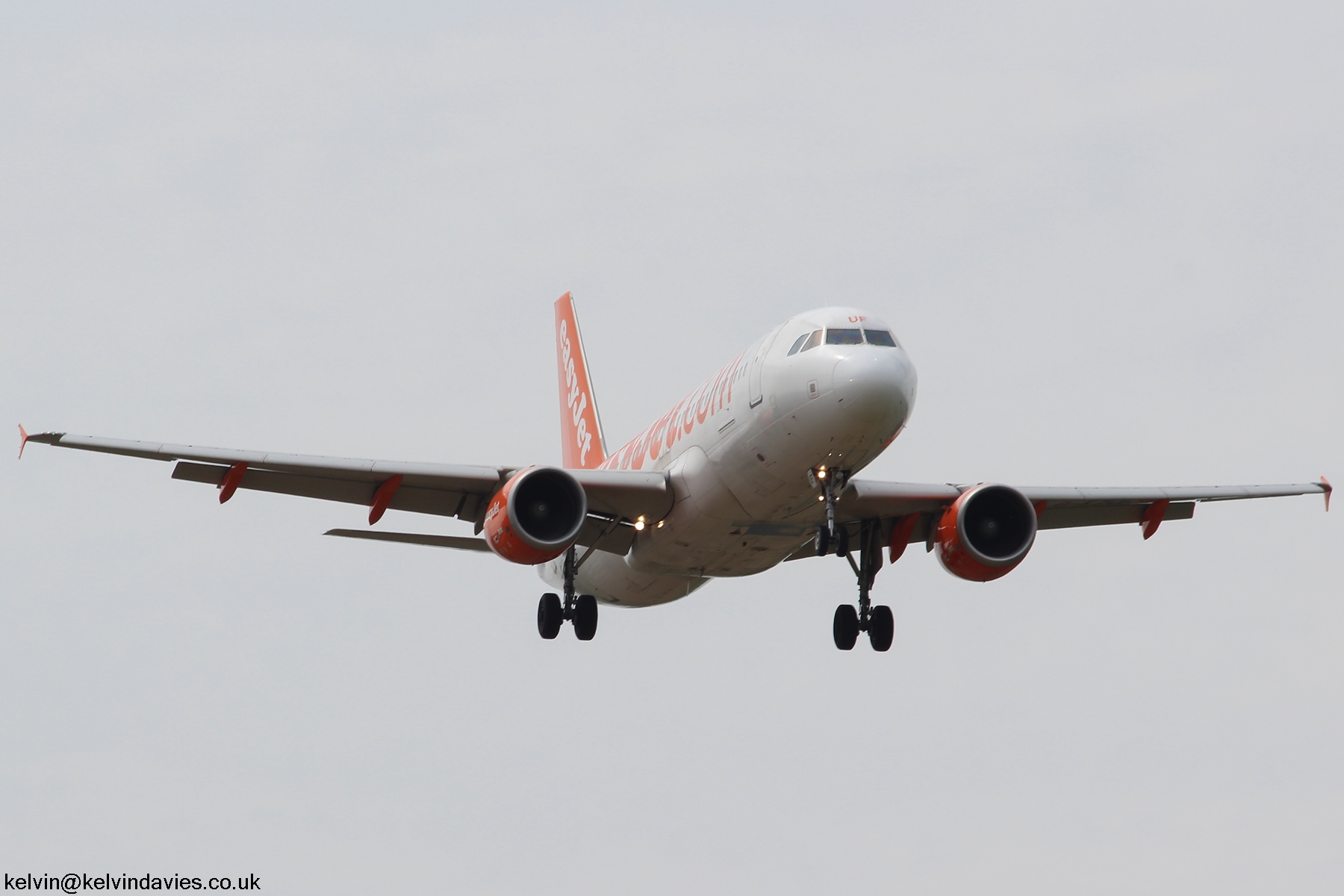 easyJet A320 G-EZUF