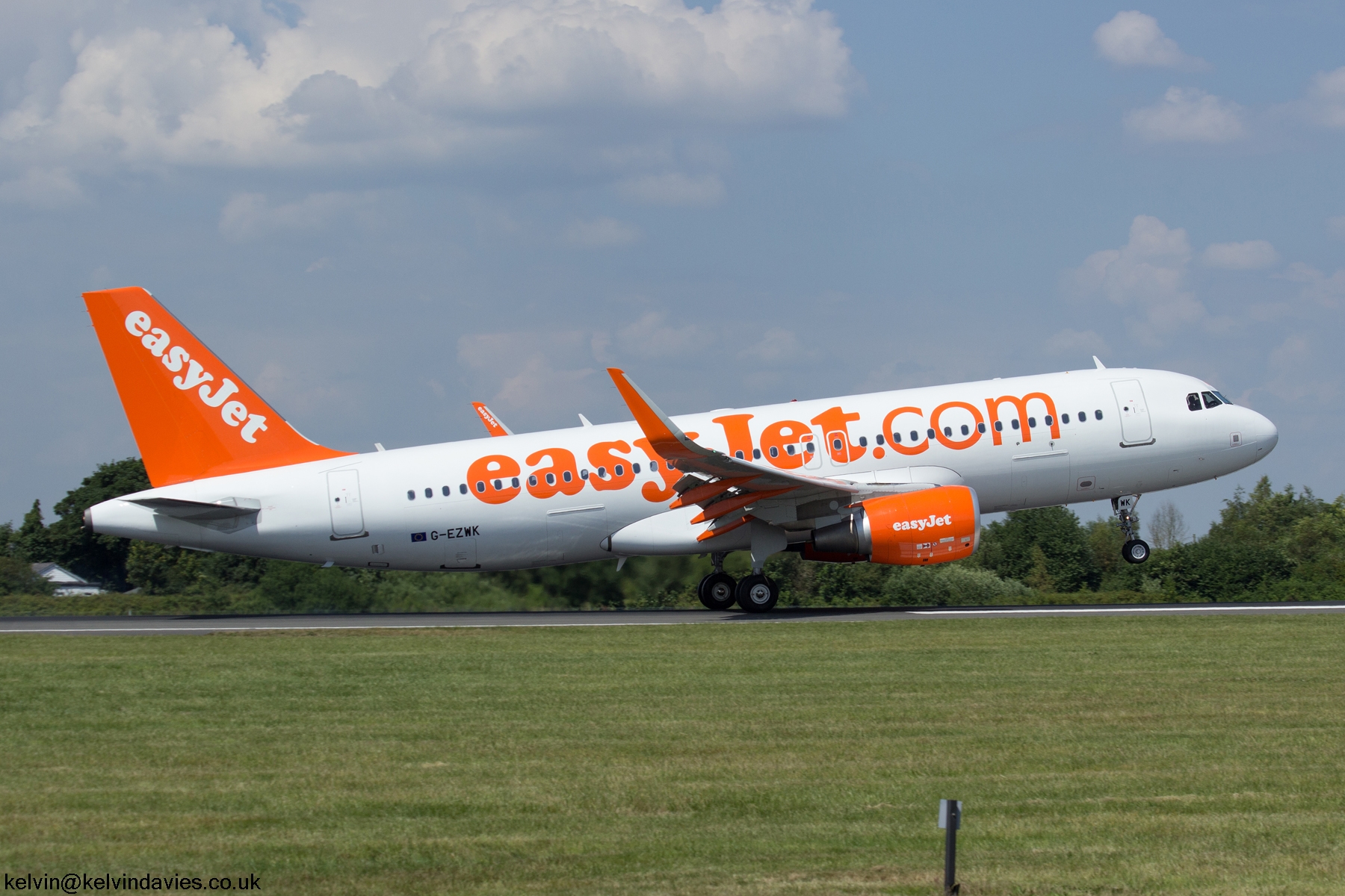 Easyjet A320 G-EZWK