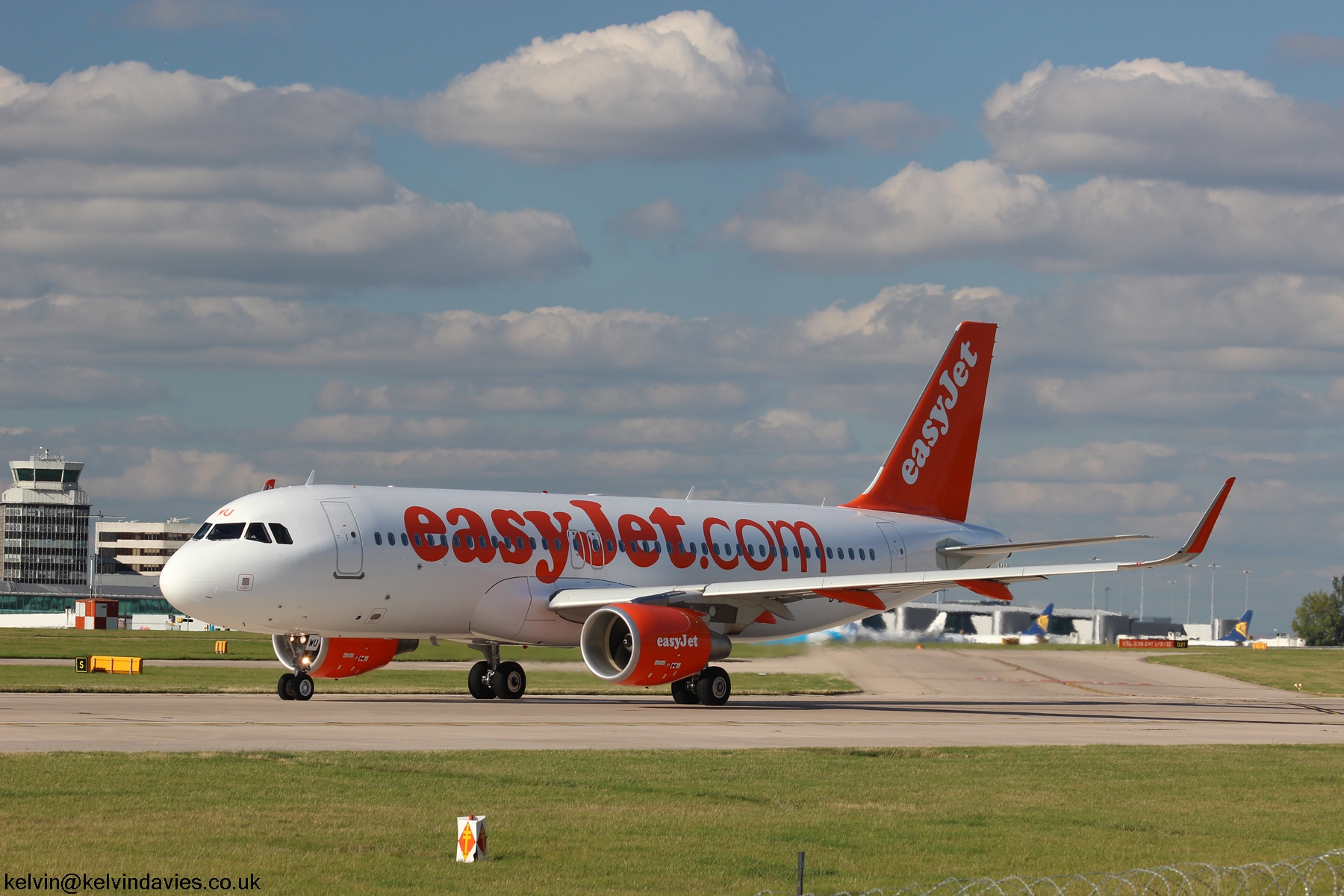 Easyjet A320 G-EZWU