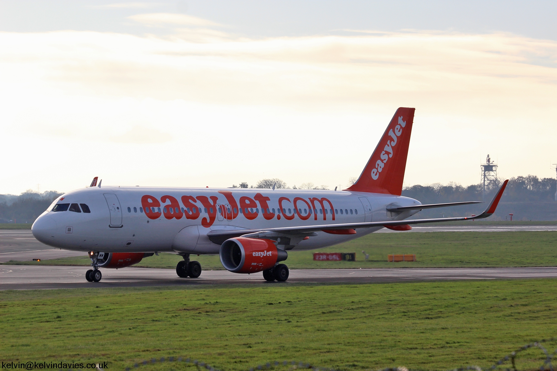 easyJet A320 G-EZWW
