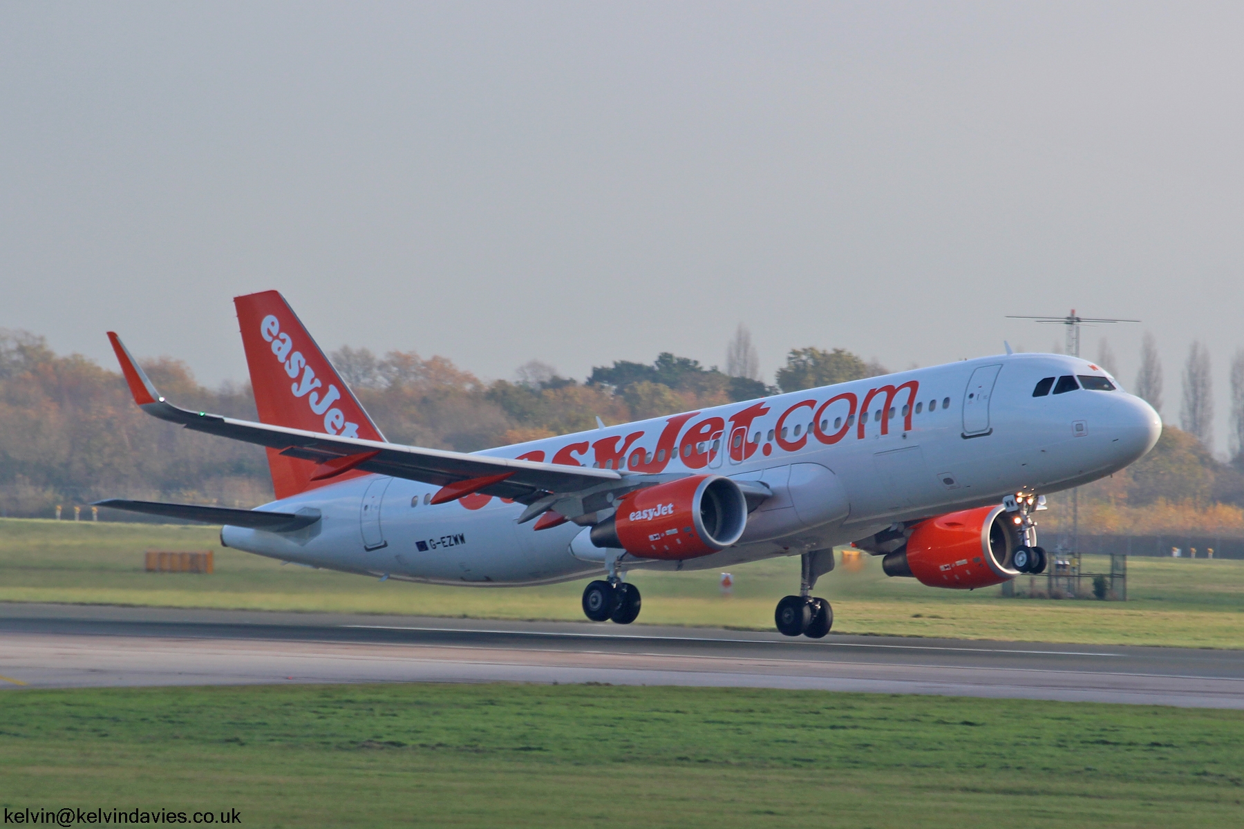 easyJet A320 G-EZWW