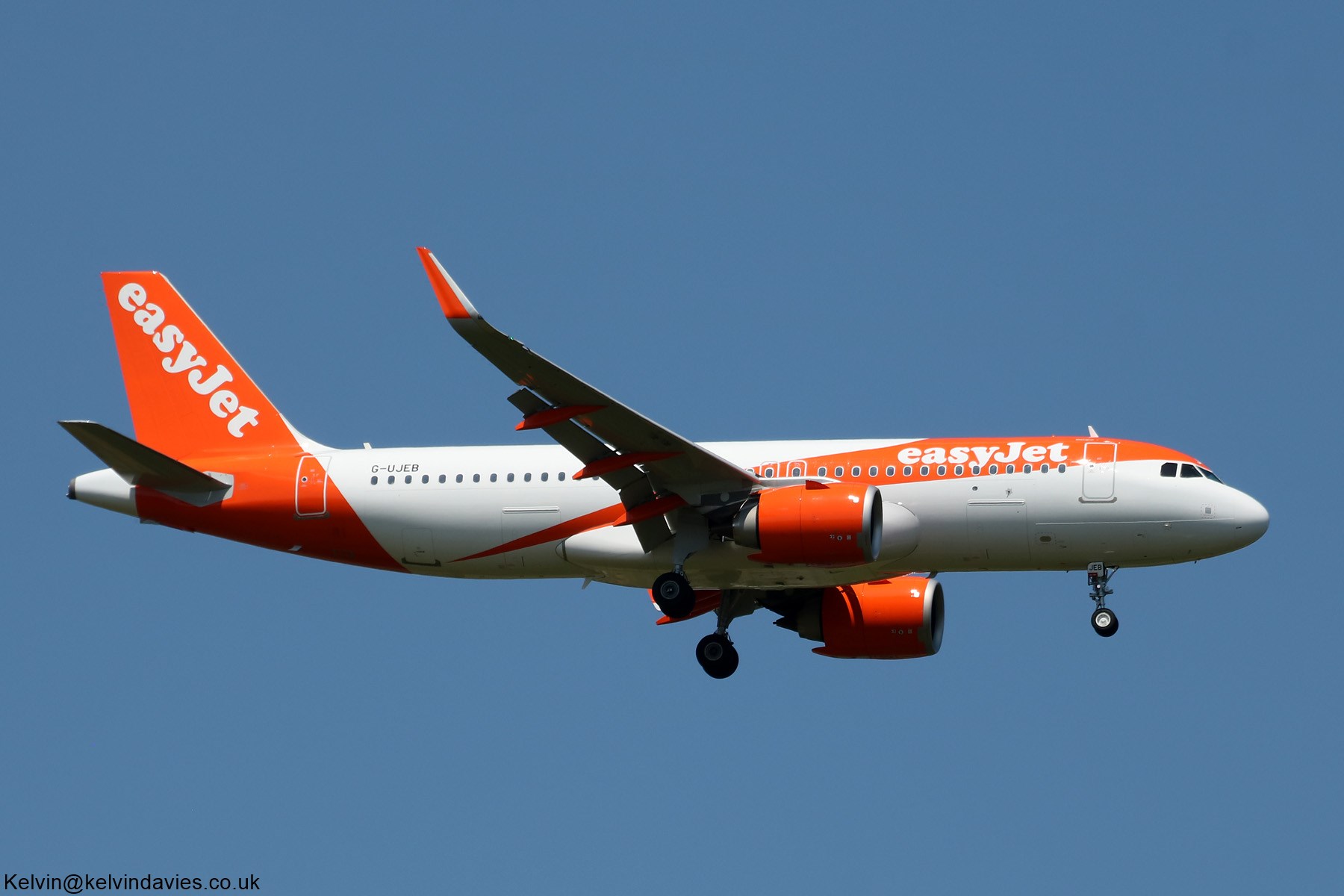 easyJet UK A320 G-UJEB