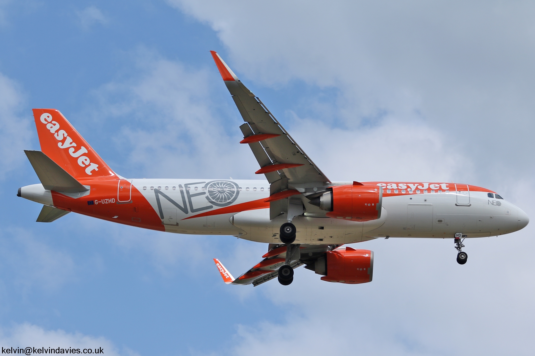 easyJet A320 NEO G-UZHD
