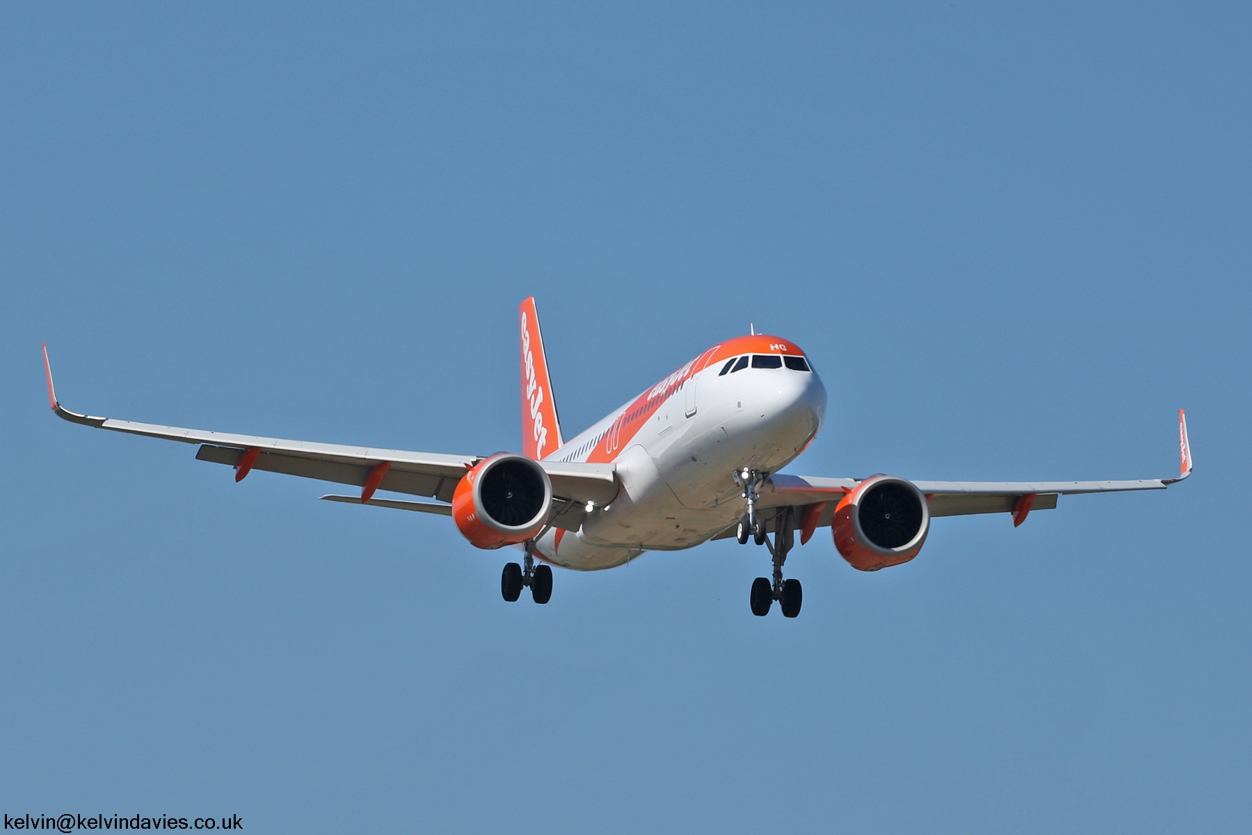 easyJet A320 NEO G-UZHG