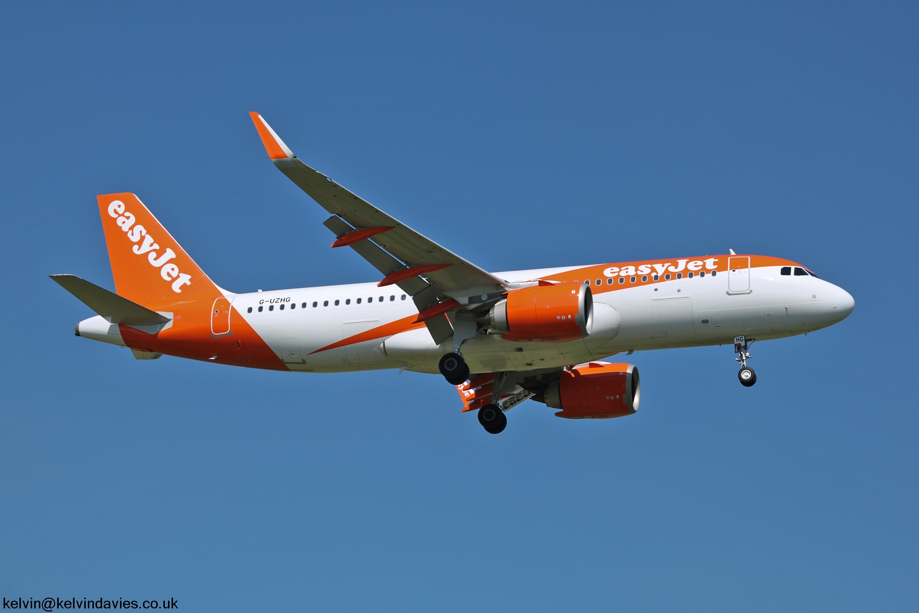 easyJet A320 NEO G-UZHG