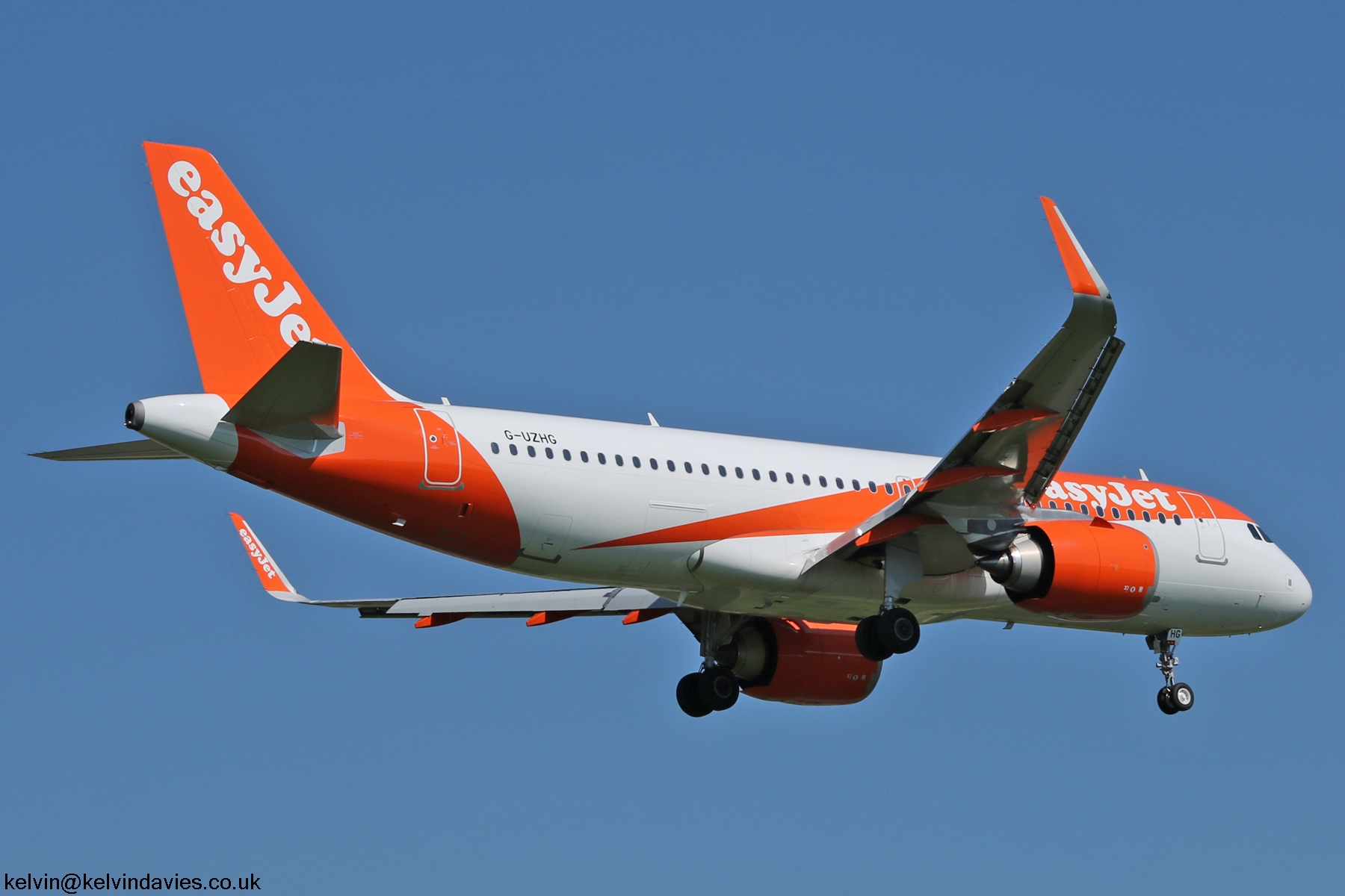 easyJet A320 NEO G-UZHG