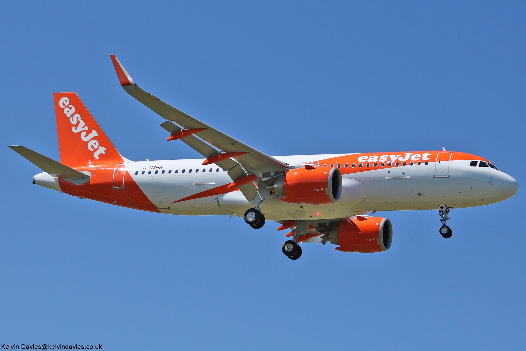 easyJet UK A320NEO G-UZHH