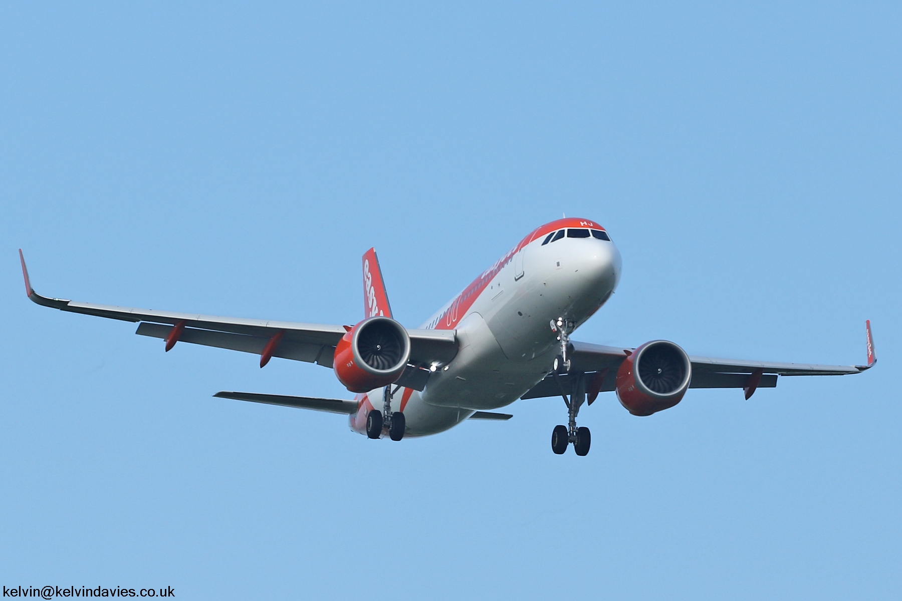 easyJet A320 NEO G-UZHJ