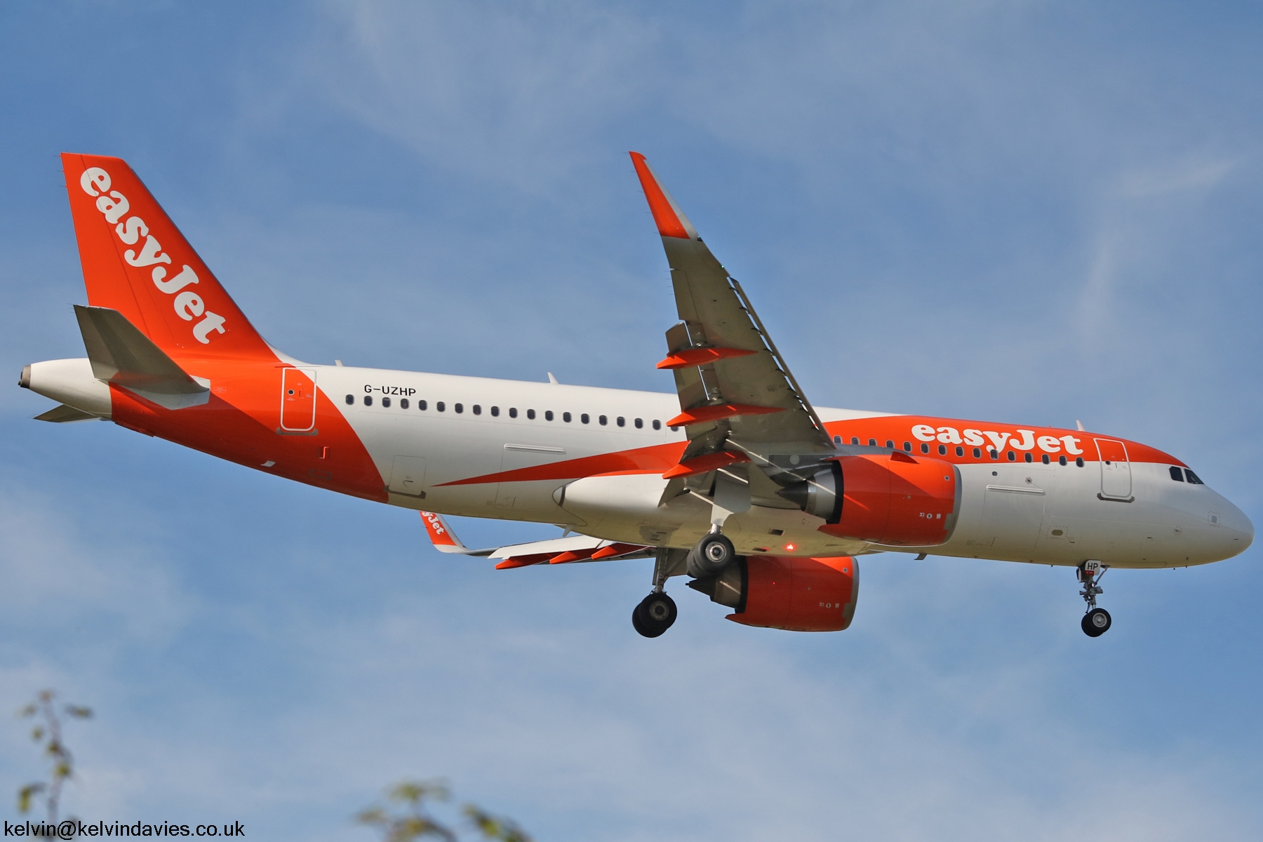 easyJet A320 NEO G-UZHP