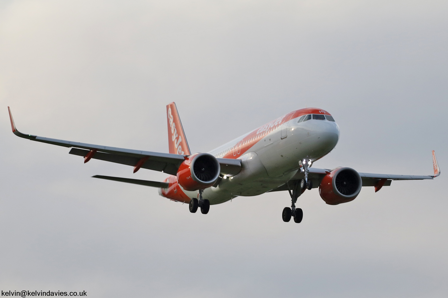 easyJet A320 NEO G-UZHU