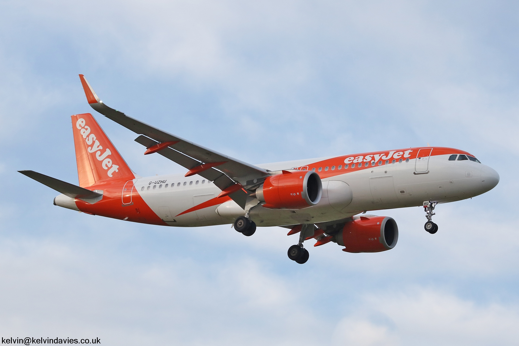 easyJet A320 NEO G-UZHU