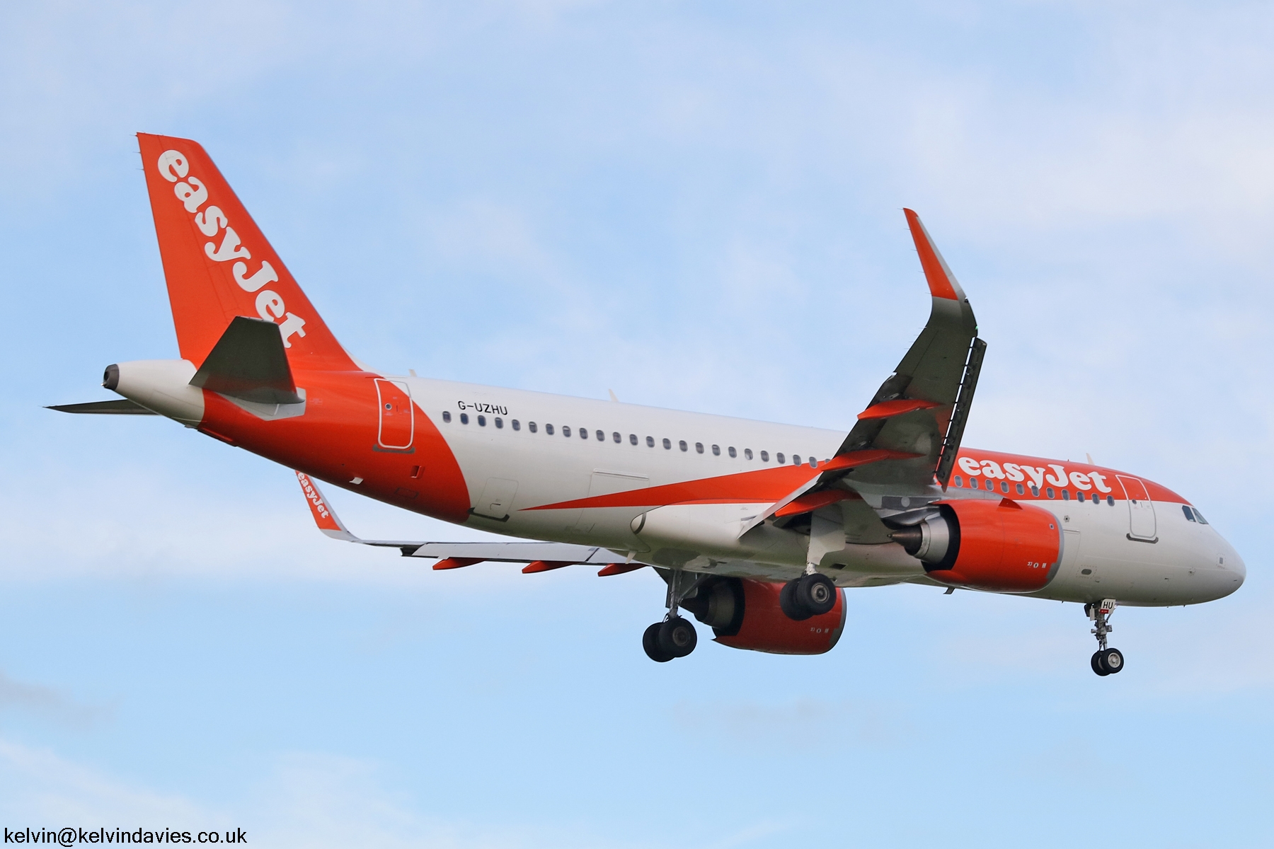 easyJet A320 NEO G-UZHU
