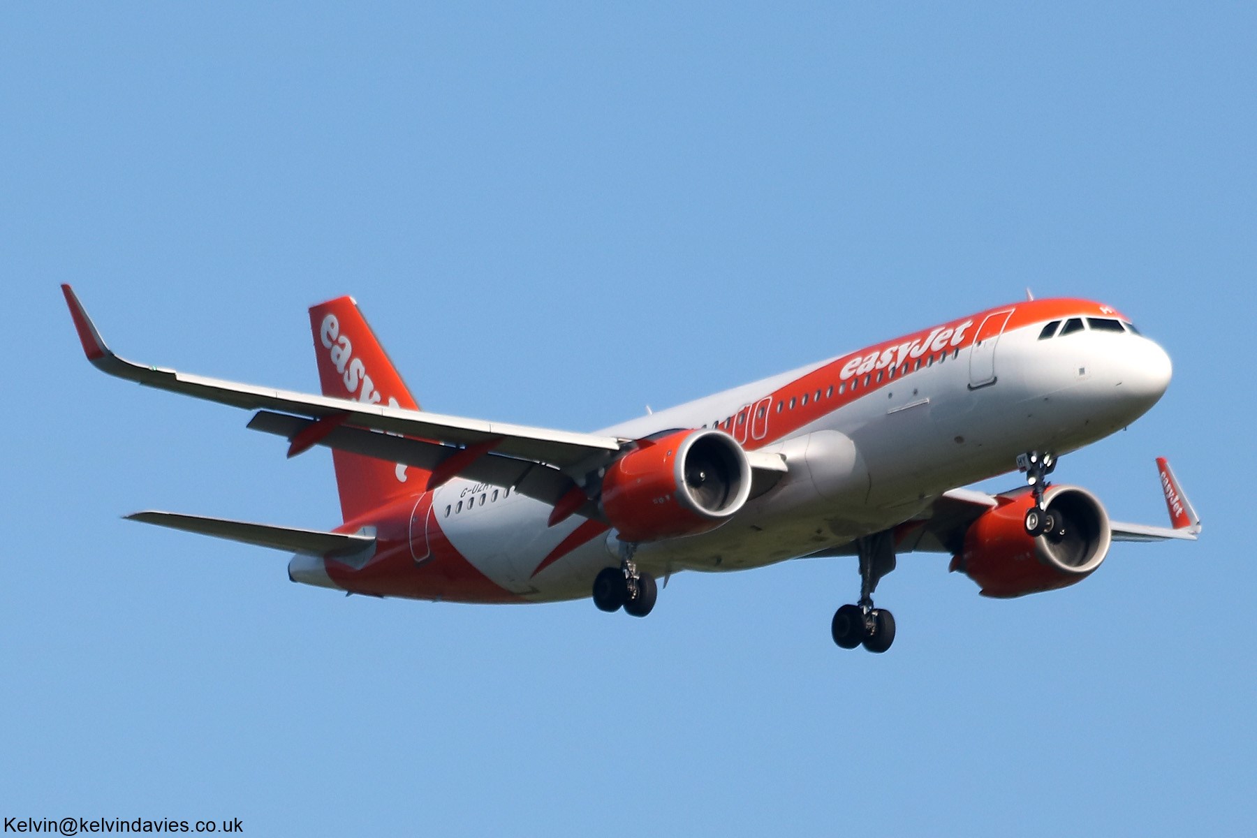 easyJet UK A320 G-UZHY