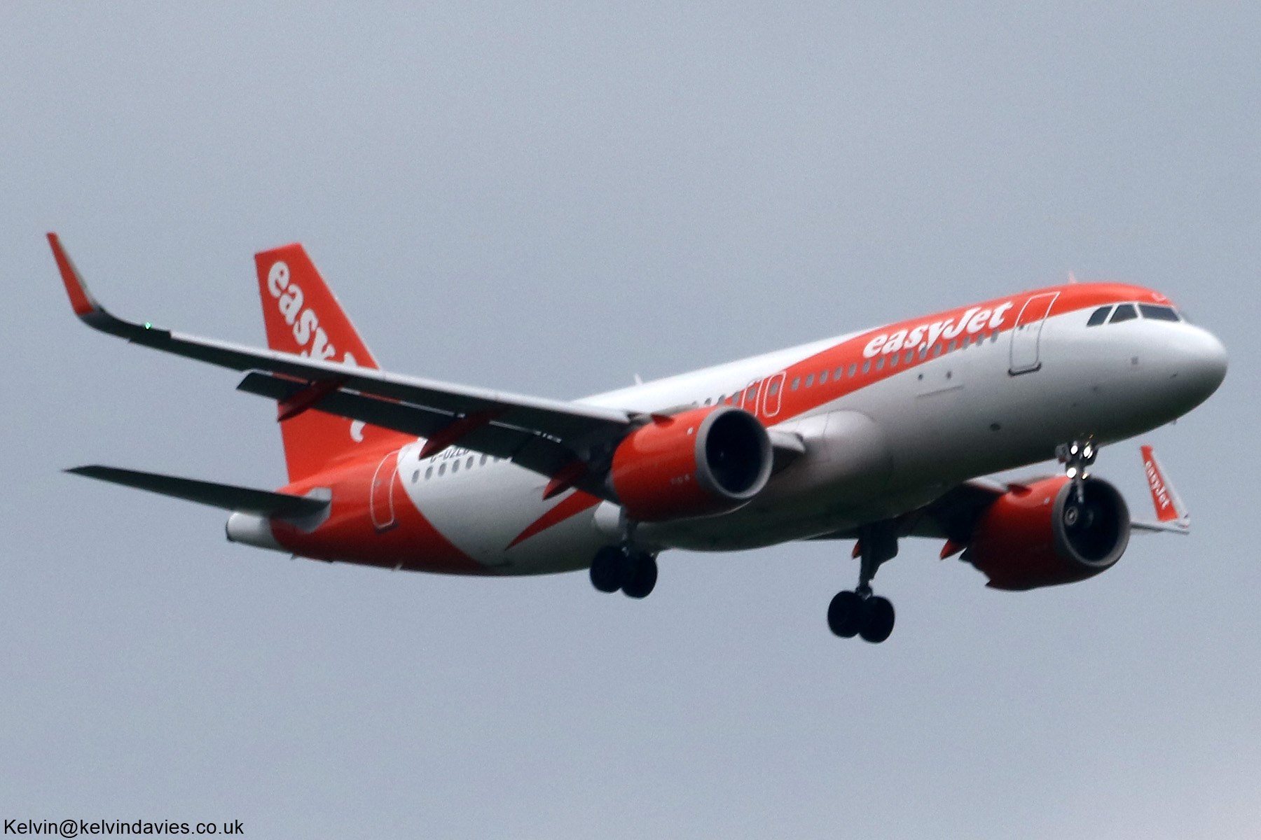 easyJet UK A320NEO G-UZLB