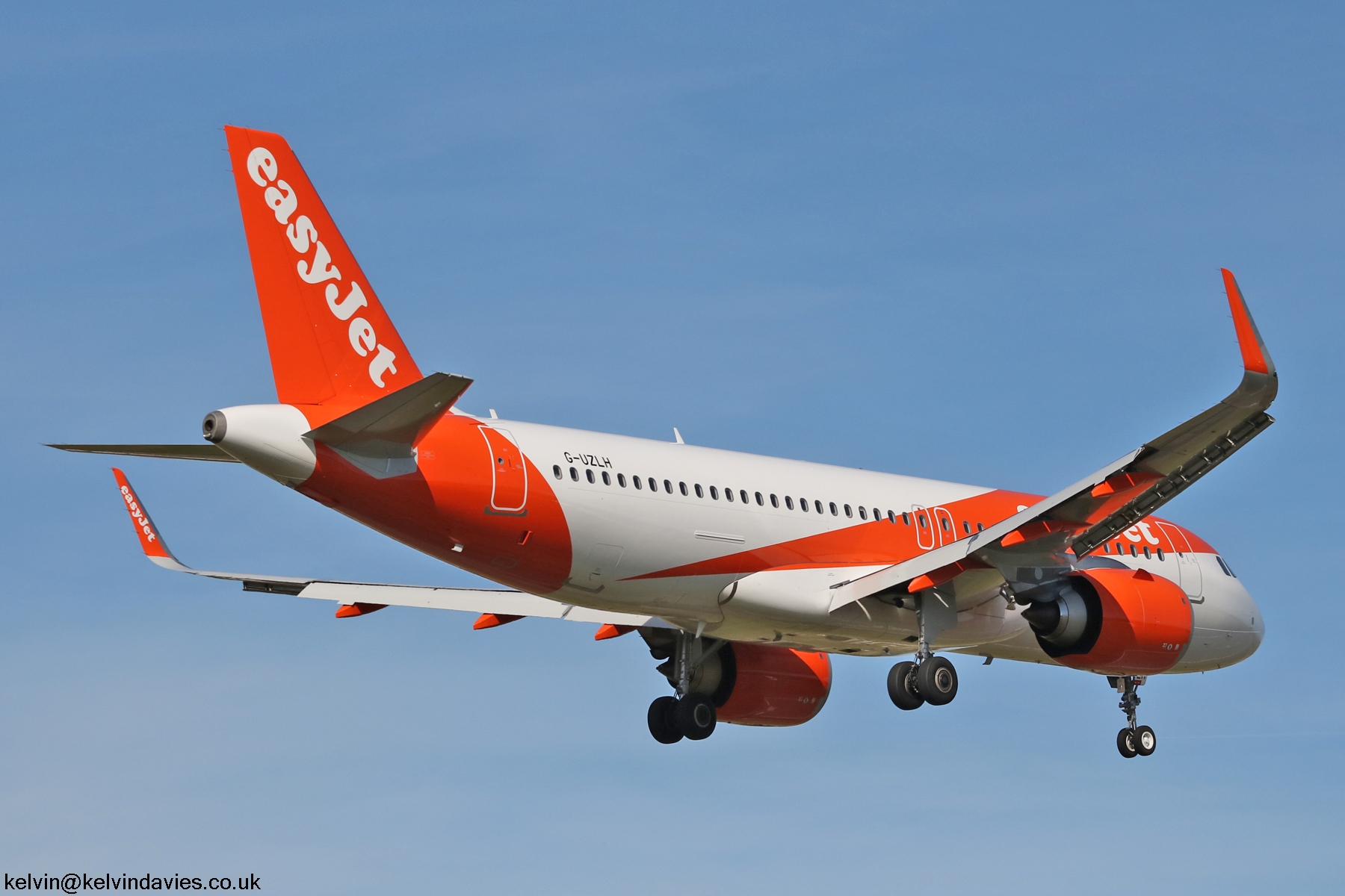 easyJet A320 G-UZLH