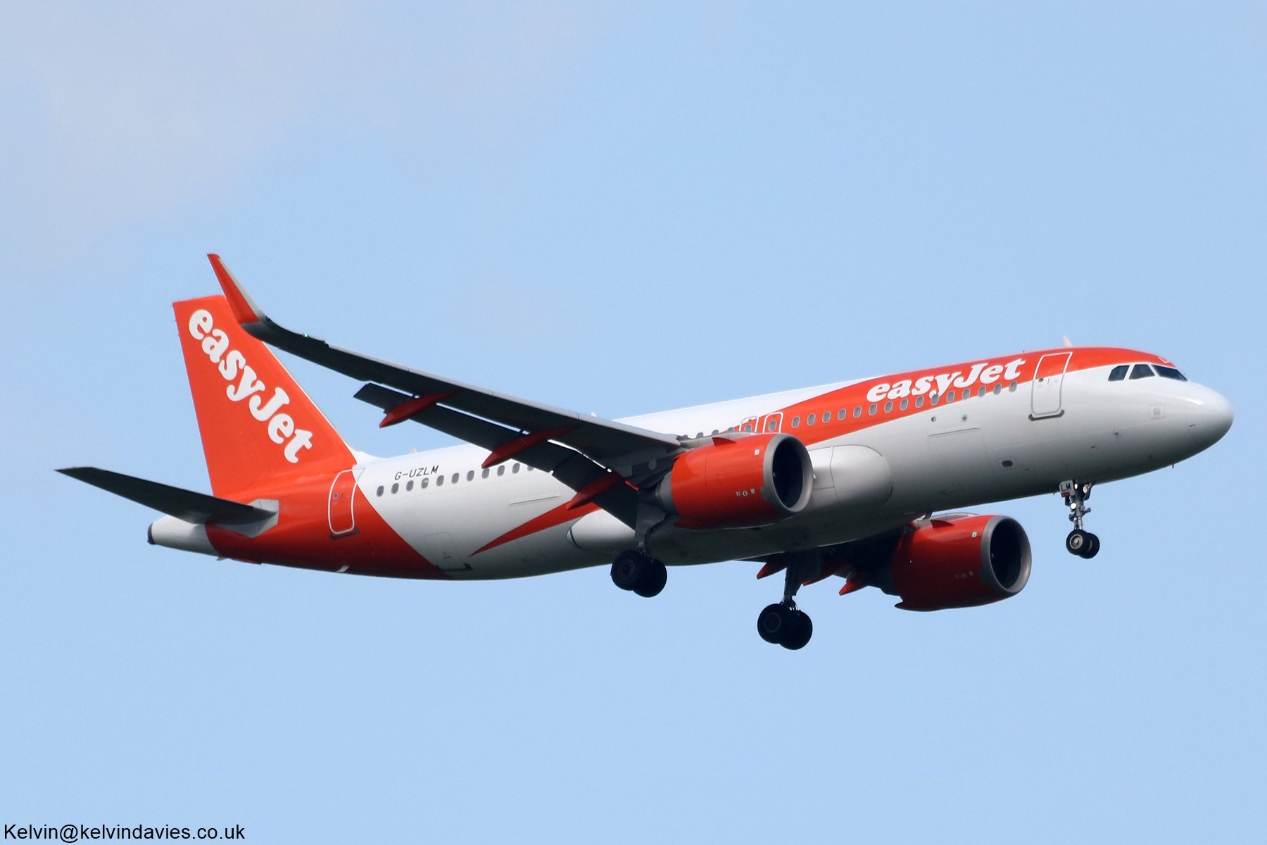 easyJet UK A320NEO G-UZLM