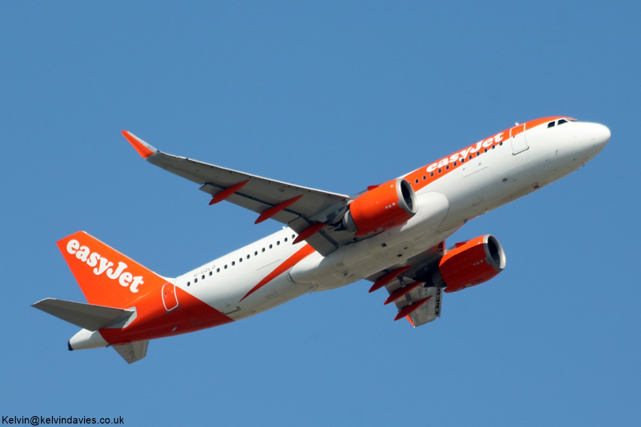 EasyJet UK A320-200 G-UZLO