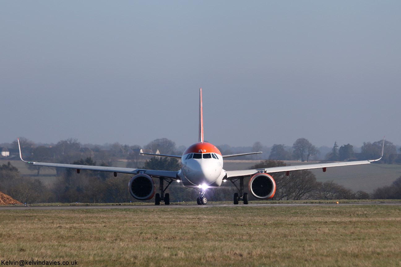 easyJet UK A320-NEO G-UZLV