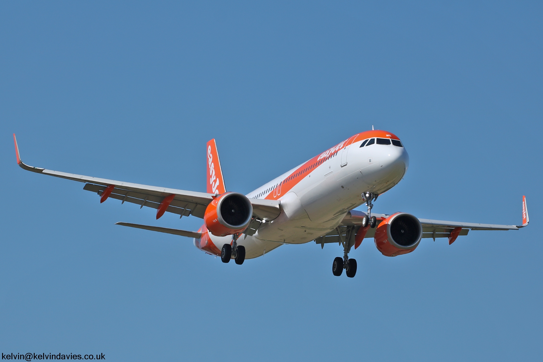 easyJet A321 G-UZMB