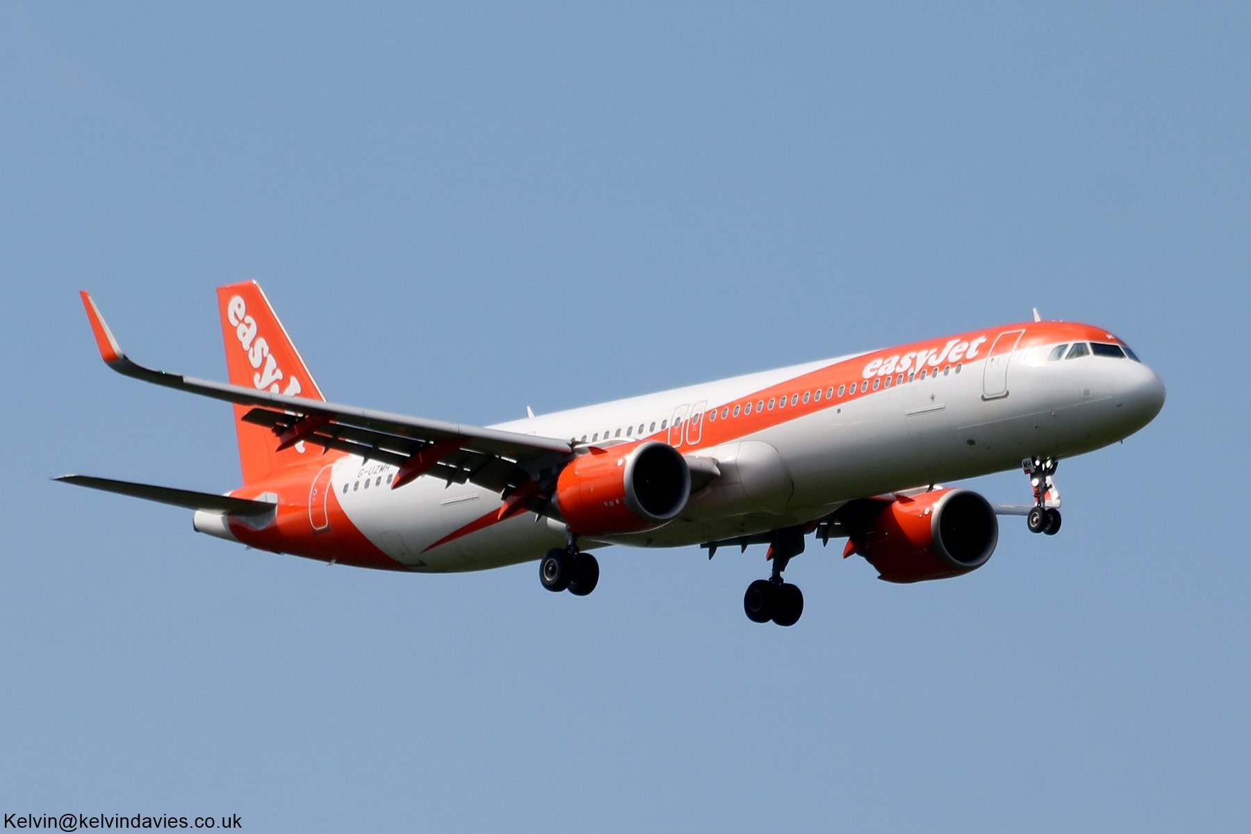 easyJet UK A321 G-UZMH