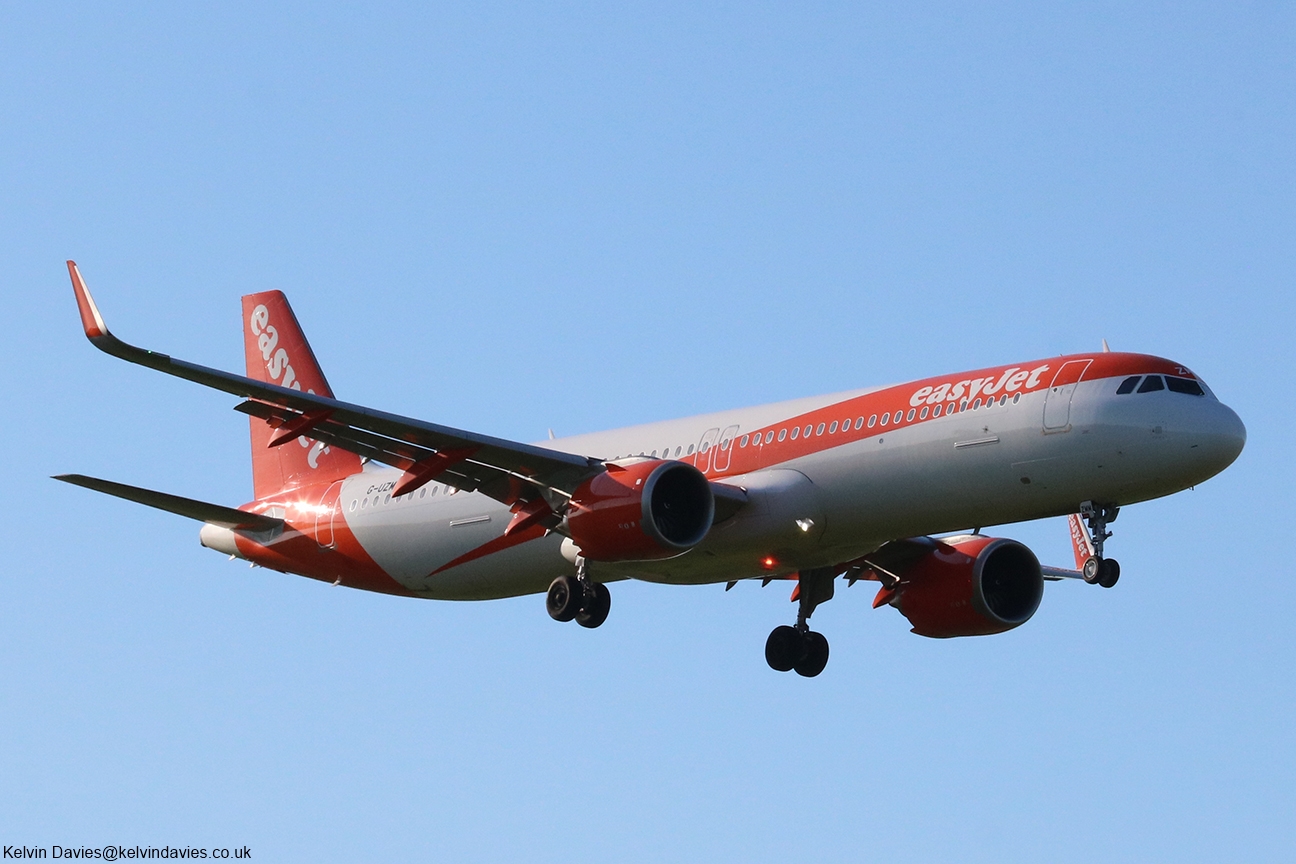easyJet UK A321NEO G-UZMM
