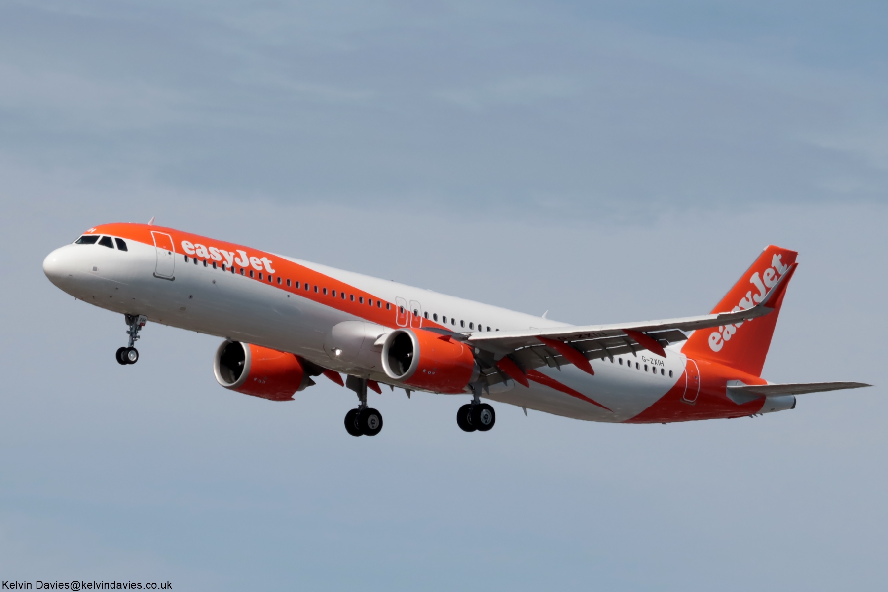 easyJet UK A321NEO G-ZXIH