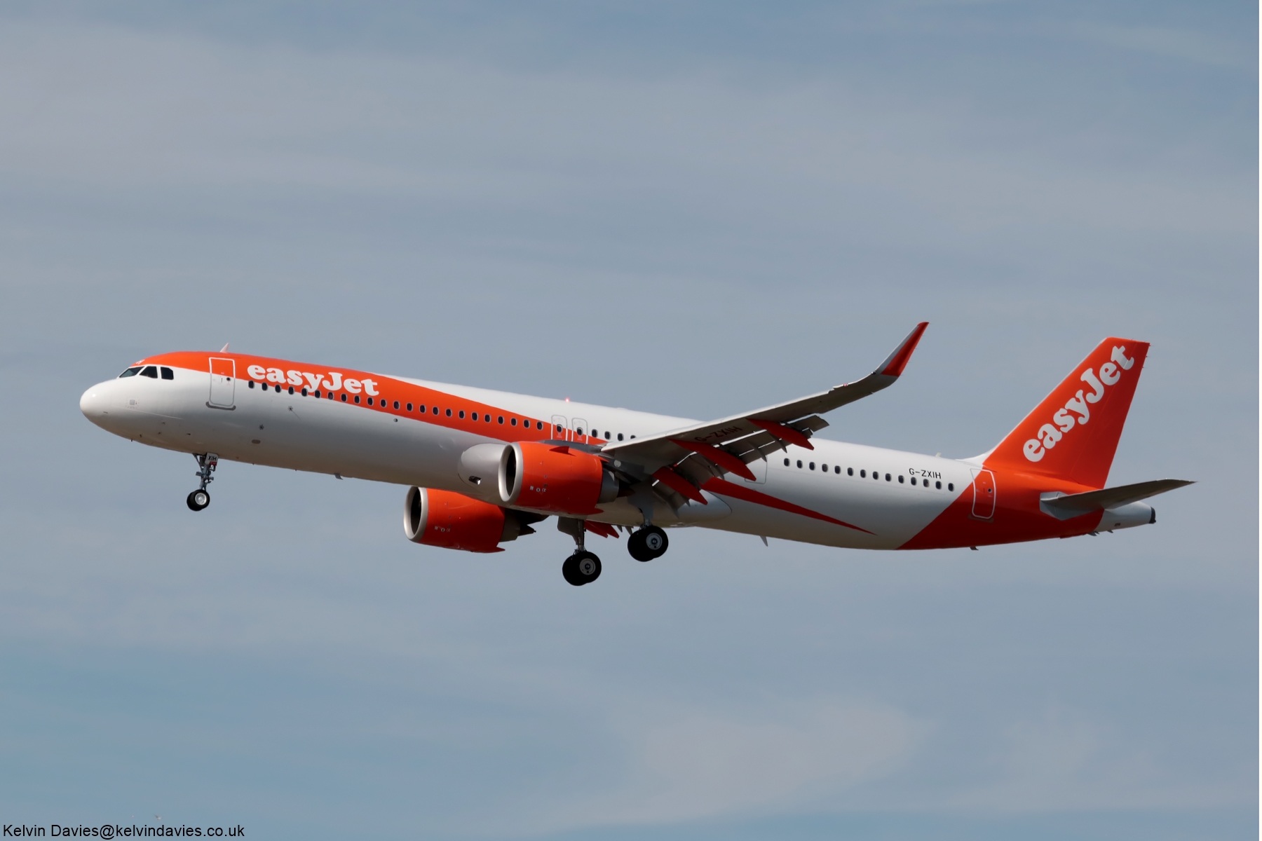 easyJet UK A321NEO G-ZXIH