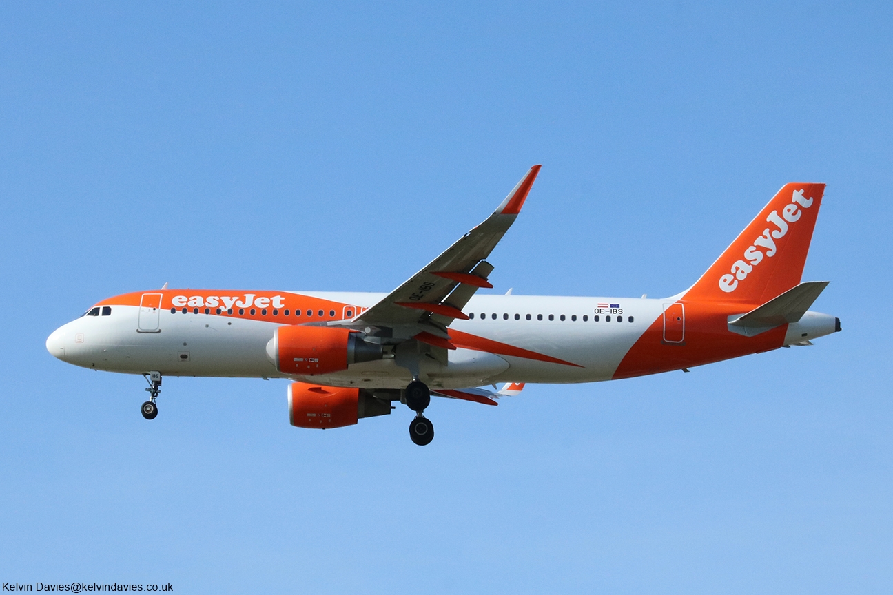 easyJet Europe Airline A320 OE-IBS