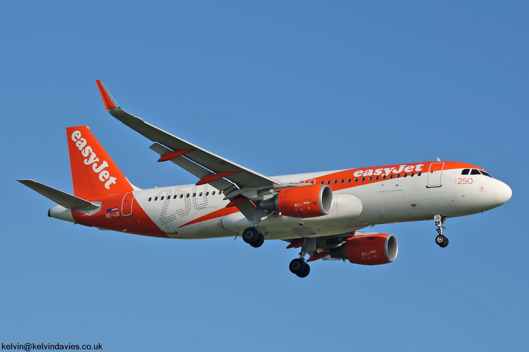 easyJet Europe A320 OE-IJB